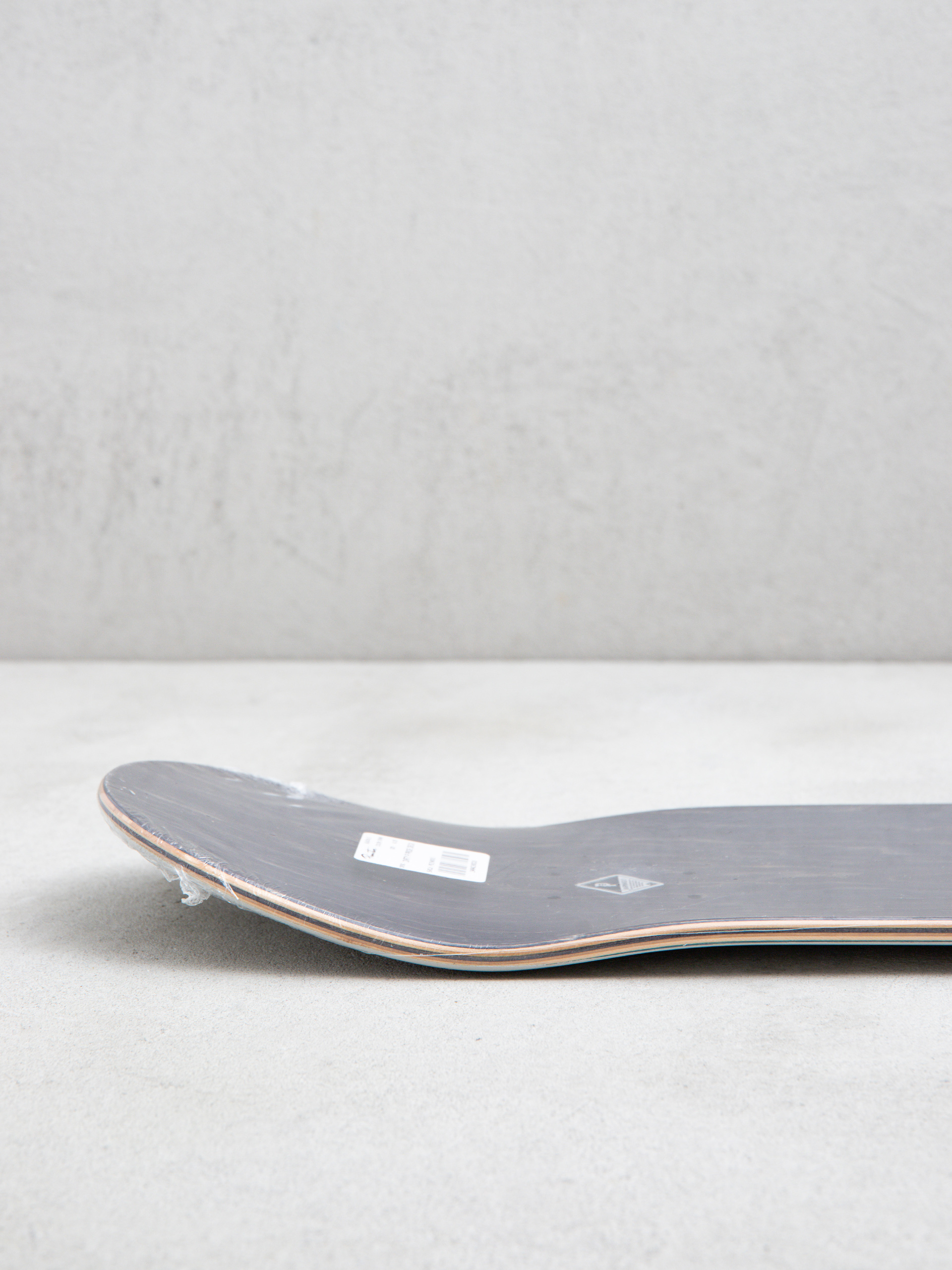 Primitive Deck Dirty P Ride (off white)