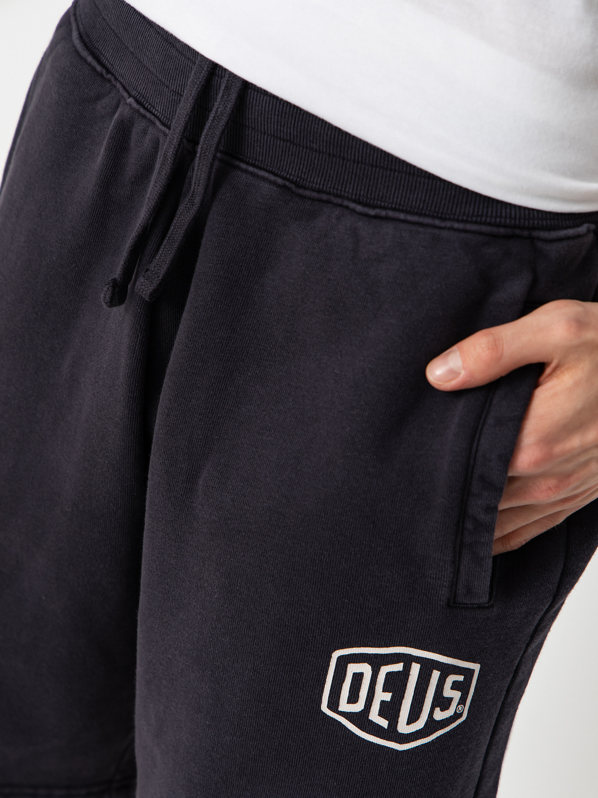Deus Ex Machina Shield Garment Dyed Track Shorts (black)