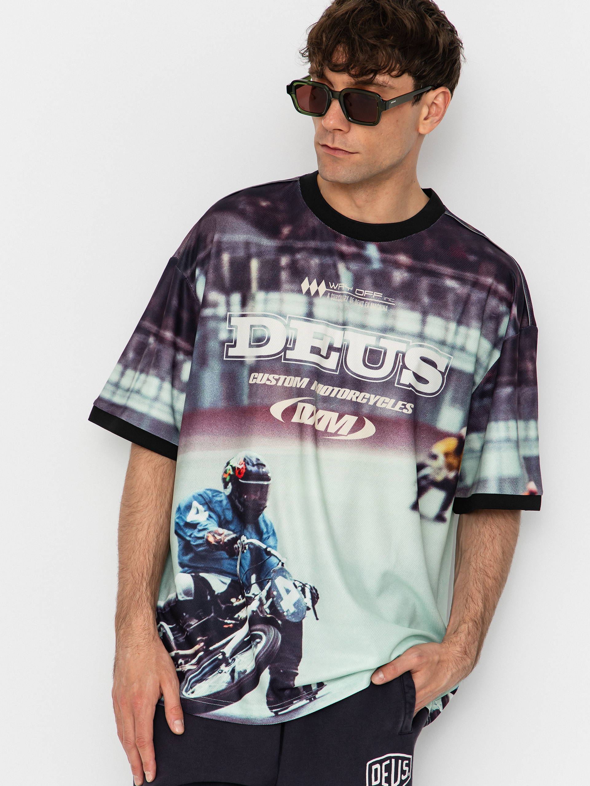 00’s ベイダー エンジェル・オブ・デス Tシャツ Deus Ex Machina T-Shirt Enduro Photo Ss Jersey - brown (brown)
