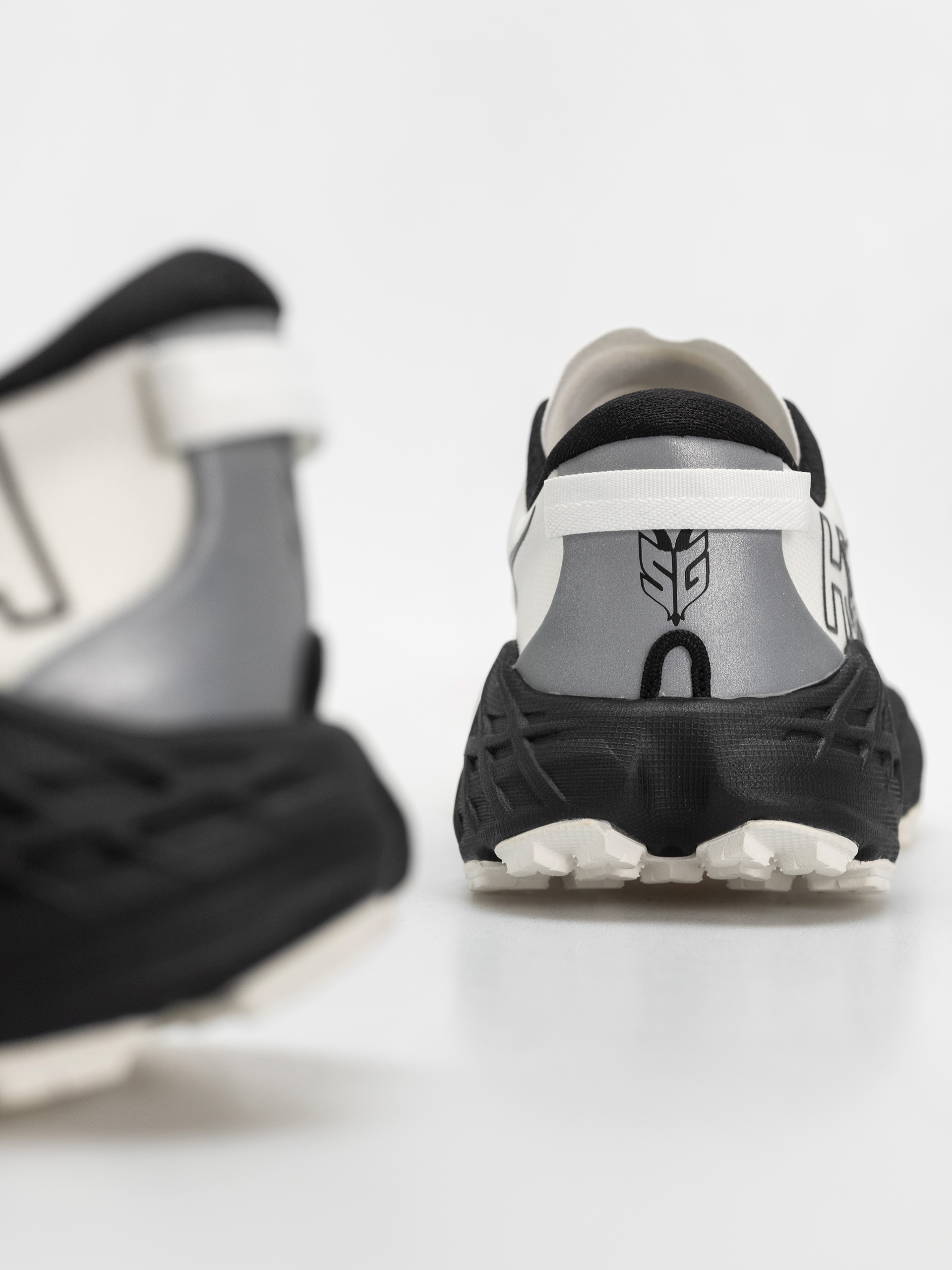 Hoka Speedgoat 7 Shoes (black/white)