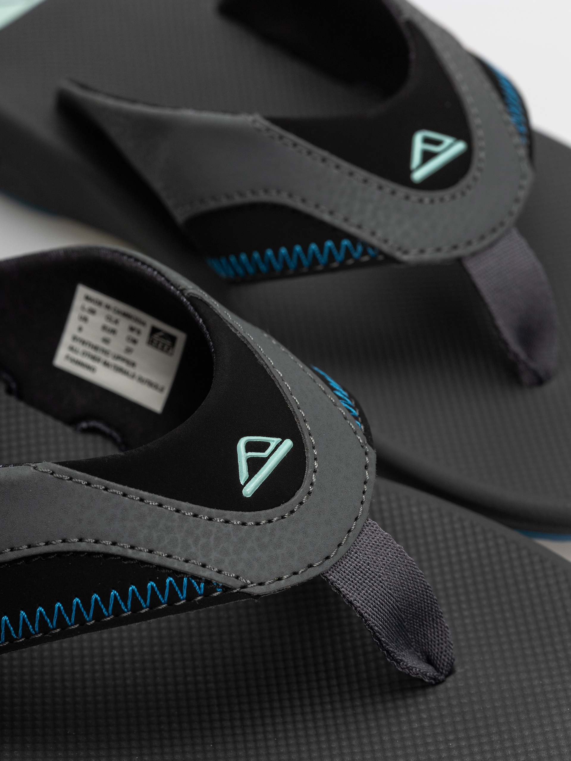 Reef Fanning Flip Flops (gunmetal/ocean)