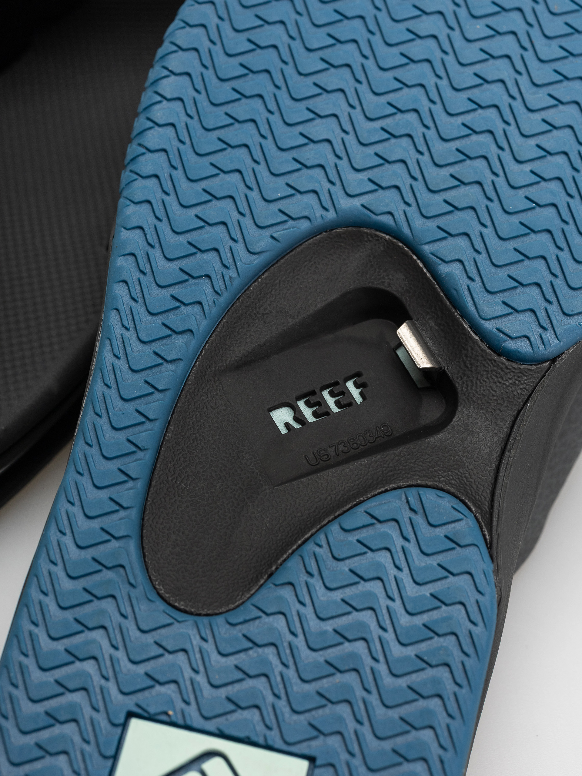 Reef Fanning Flip-flops (gunmetal/ocean)