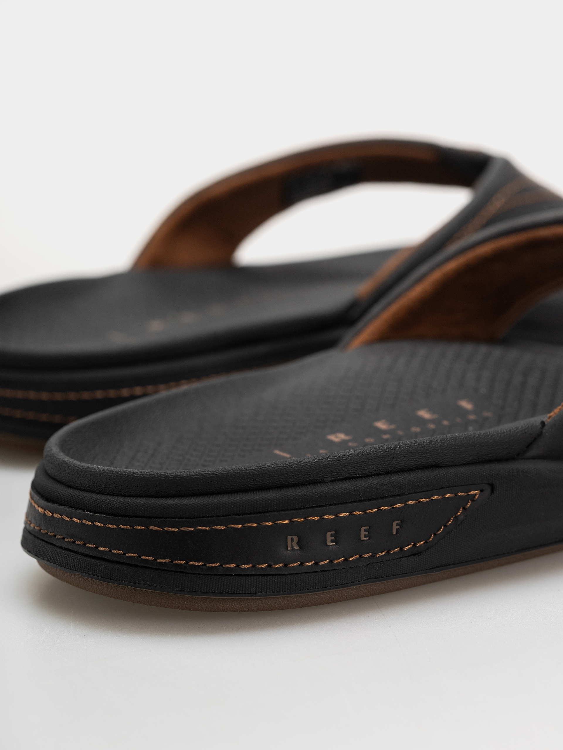 Reef Phantom Lux Flip Flops (black)
