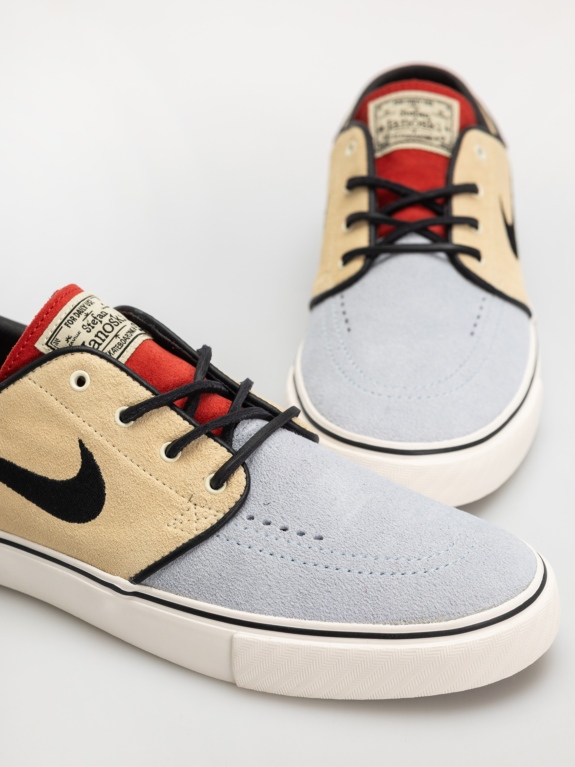 Nike SB Zoom Janoski OG+ Shoes (alabaster/alabaster chile red)