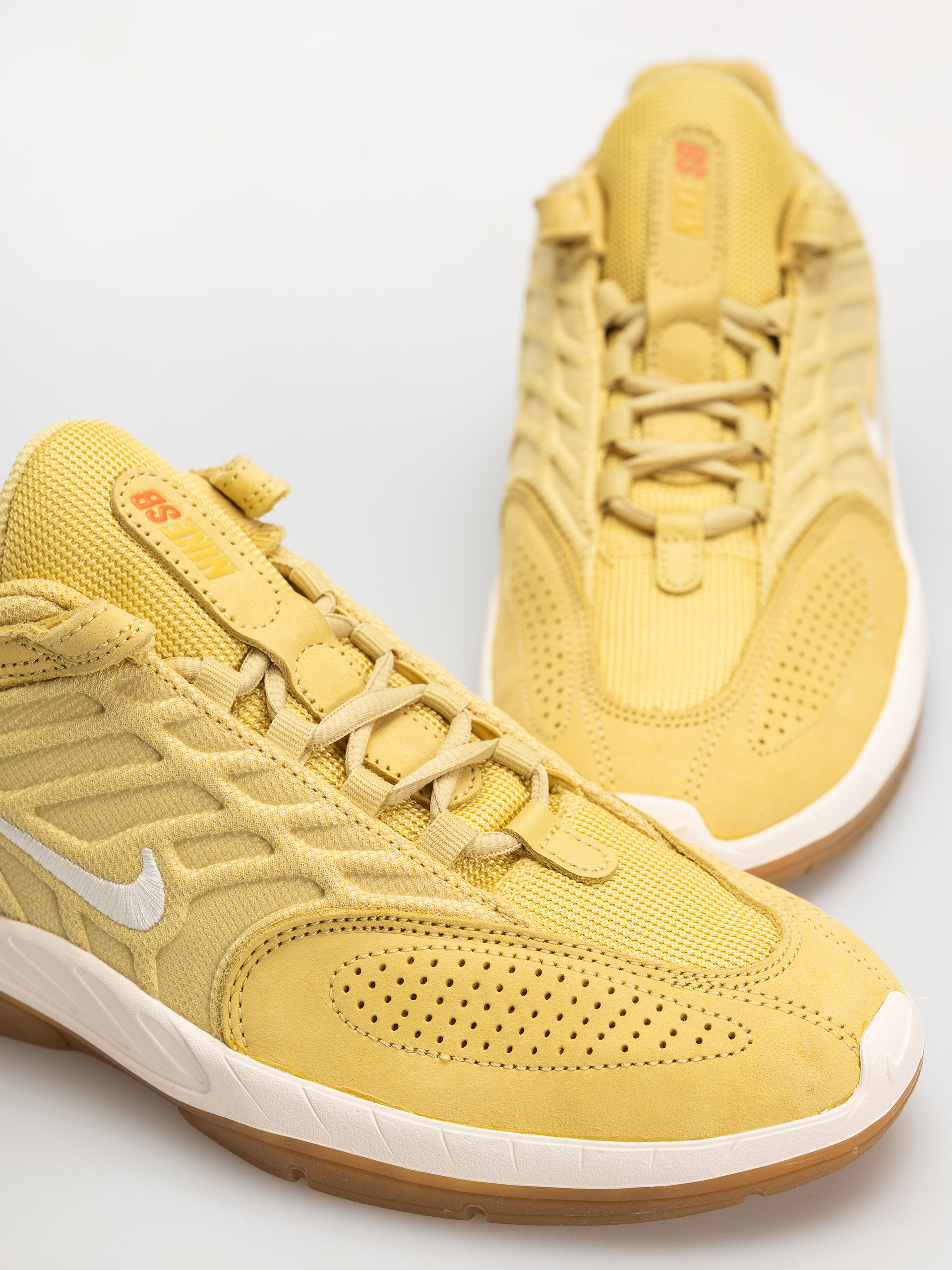 Nike SB Vertebrae Iso Shoes (saturn gold/sail saturn gold solar flare)