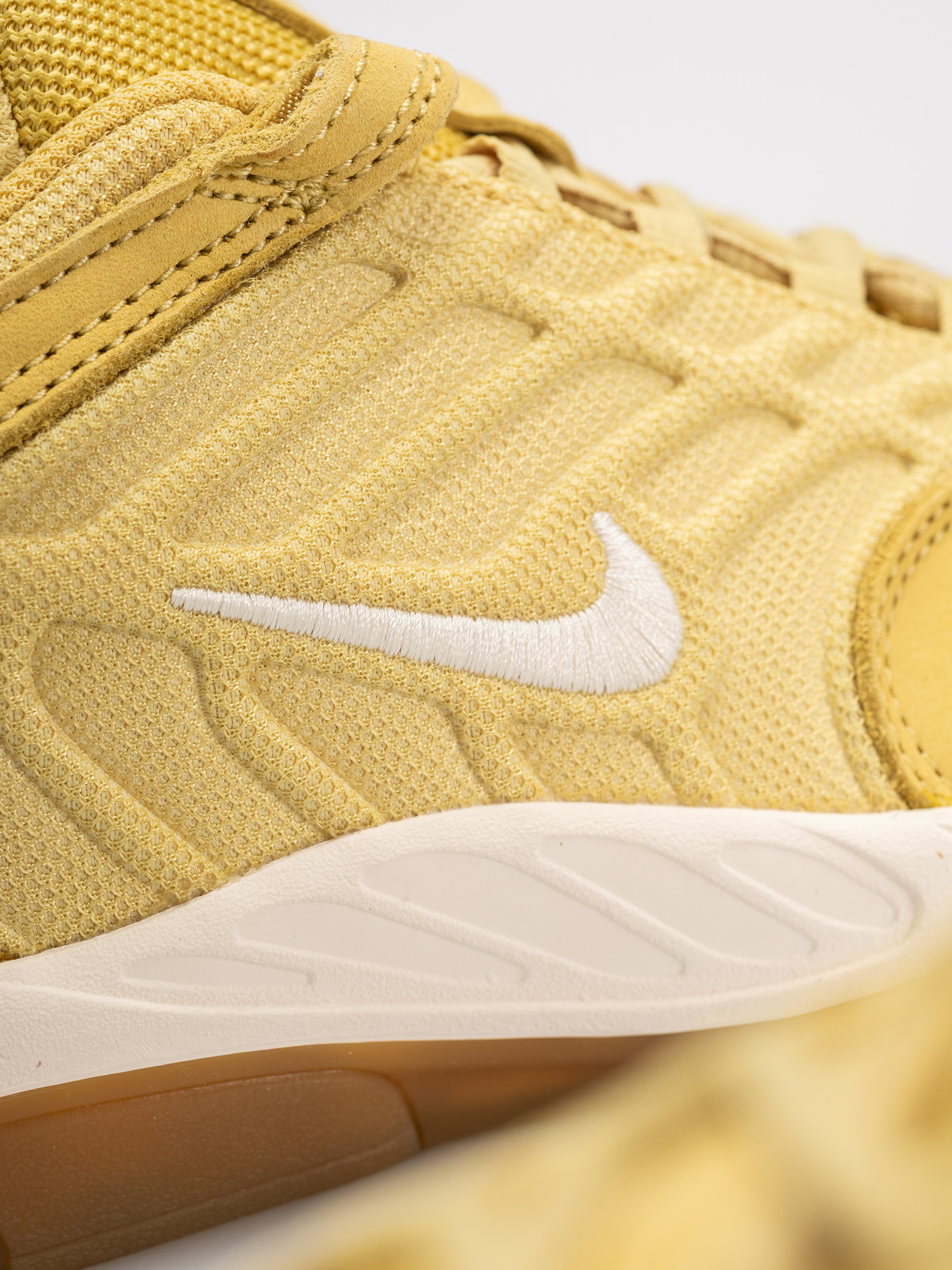 Nike SB Vertebrae Iso Shoes (saturn gold/sail saturn gold solar flare)