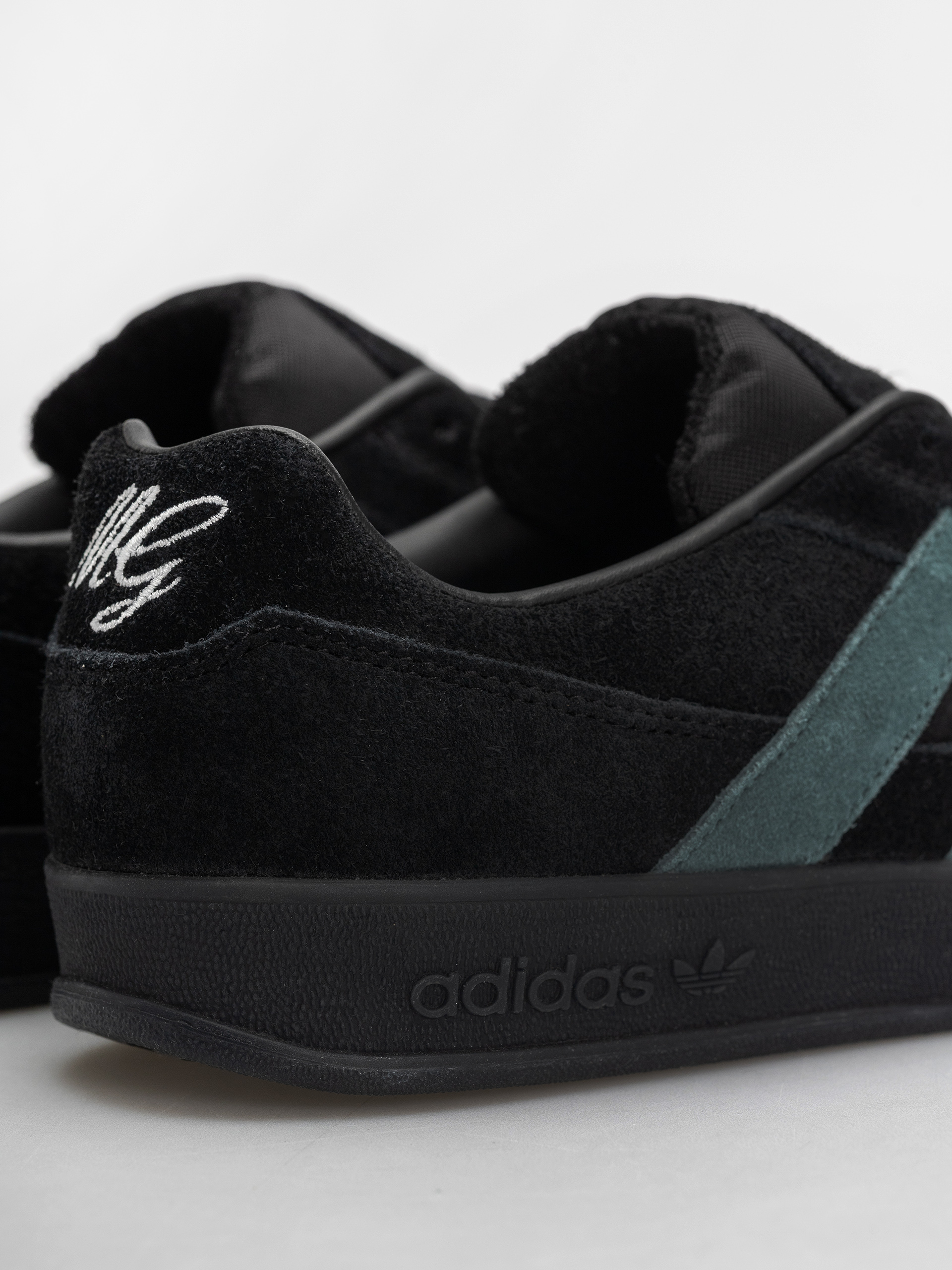 adidas Aloha Super Shoes (cblack/pretea/ftwwht)