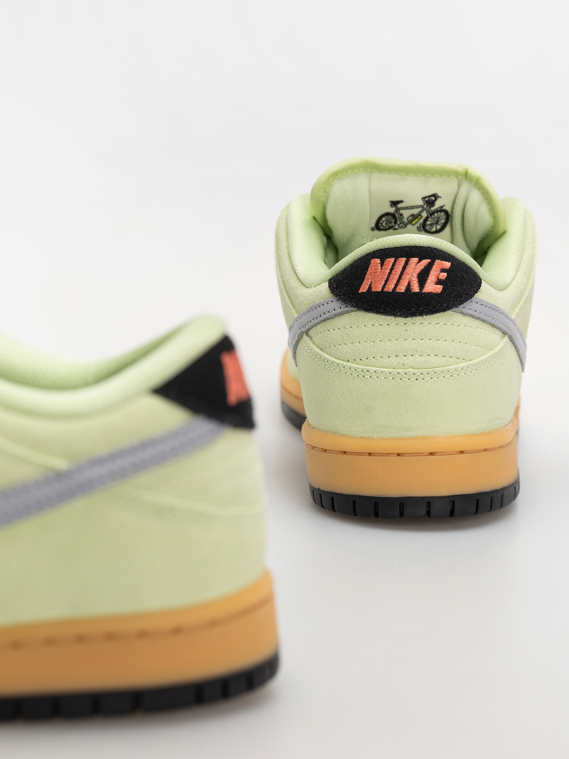 Nike SB Dunk Low Pro Prm Shoes (lt liquid lime/wolf grey black)
