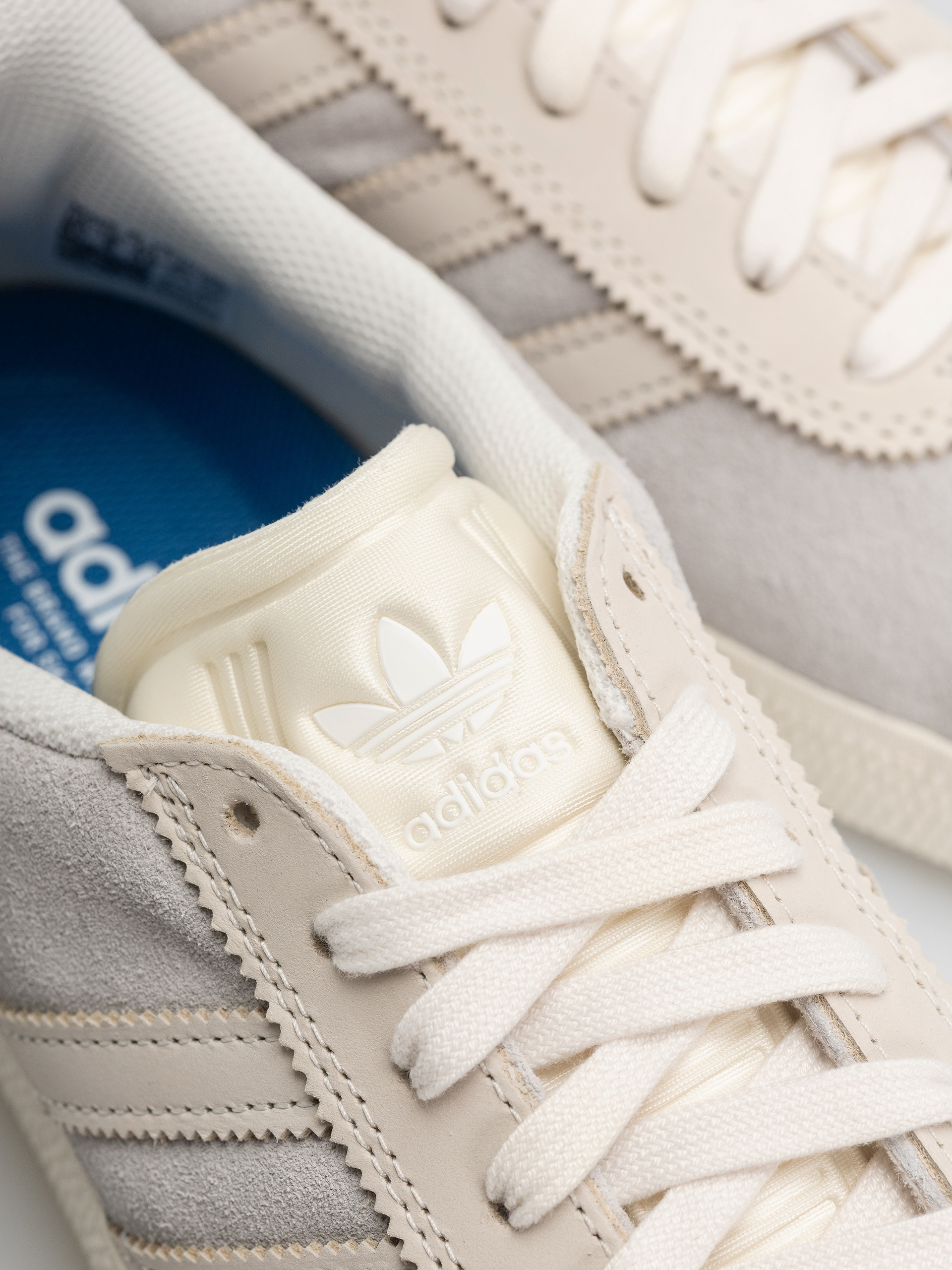 adidas Gazelle Adv Shoes (gretwo/cwhite/goldmt)