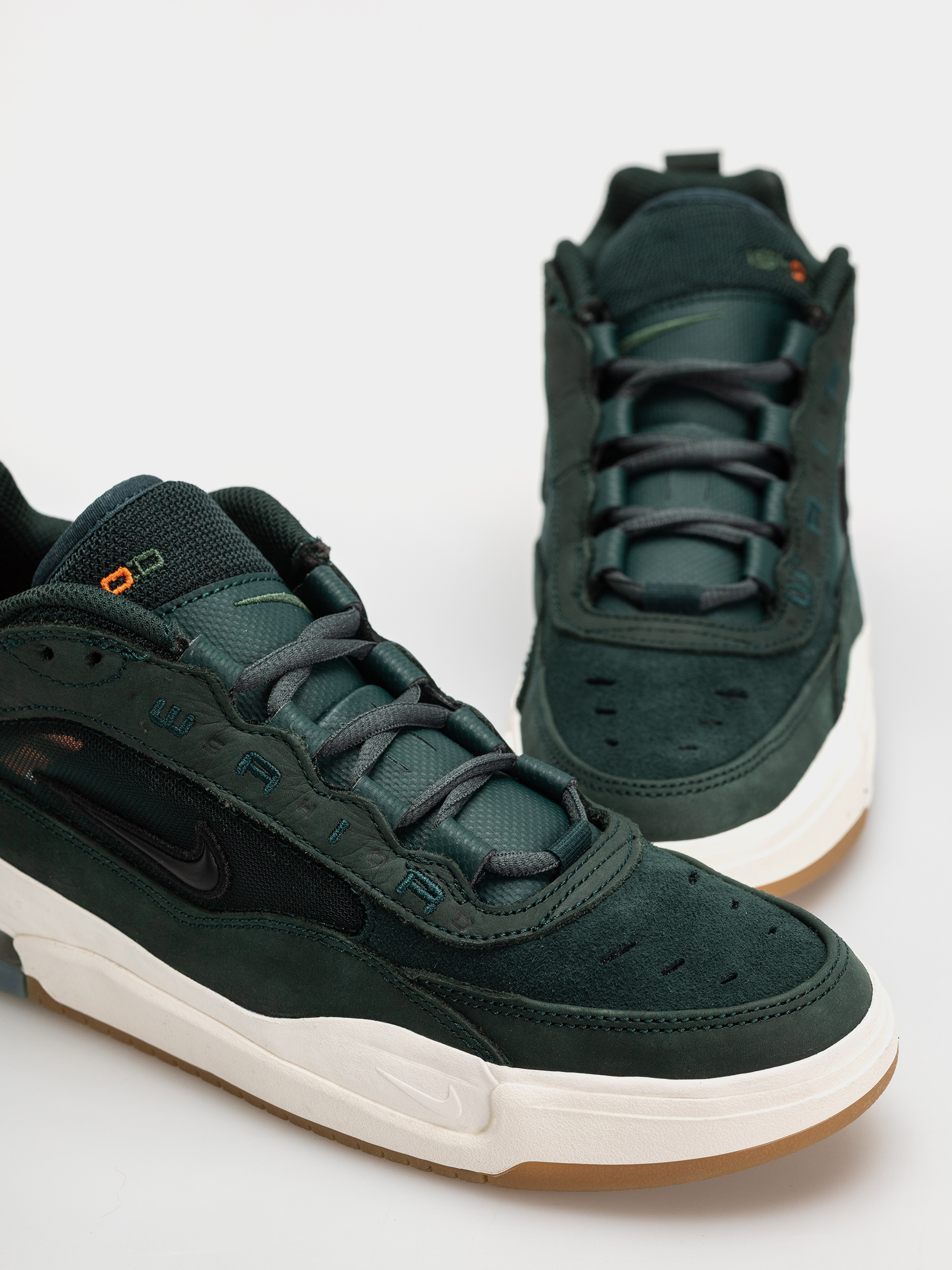 Nike SB Air Max Ishod Iso Schuhe (deep fir/black fir sail)