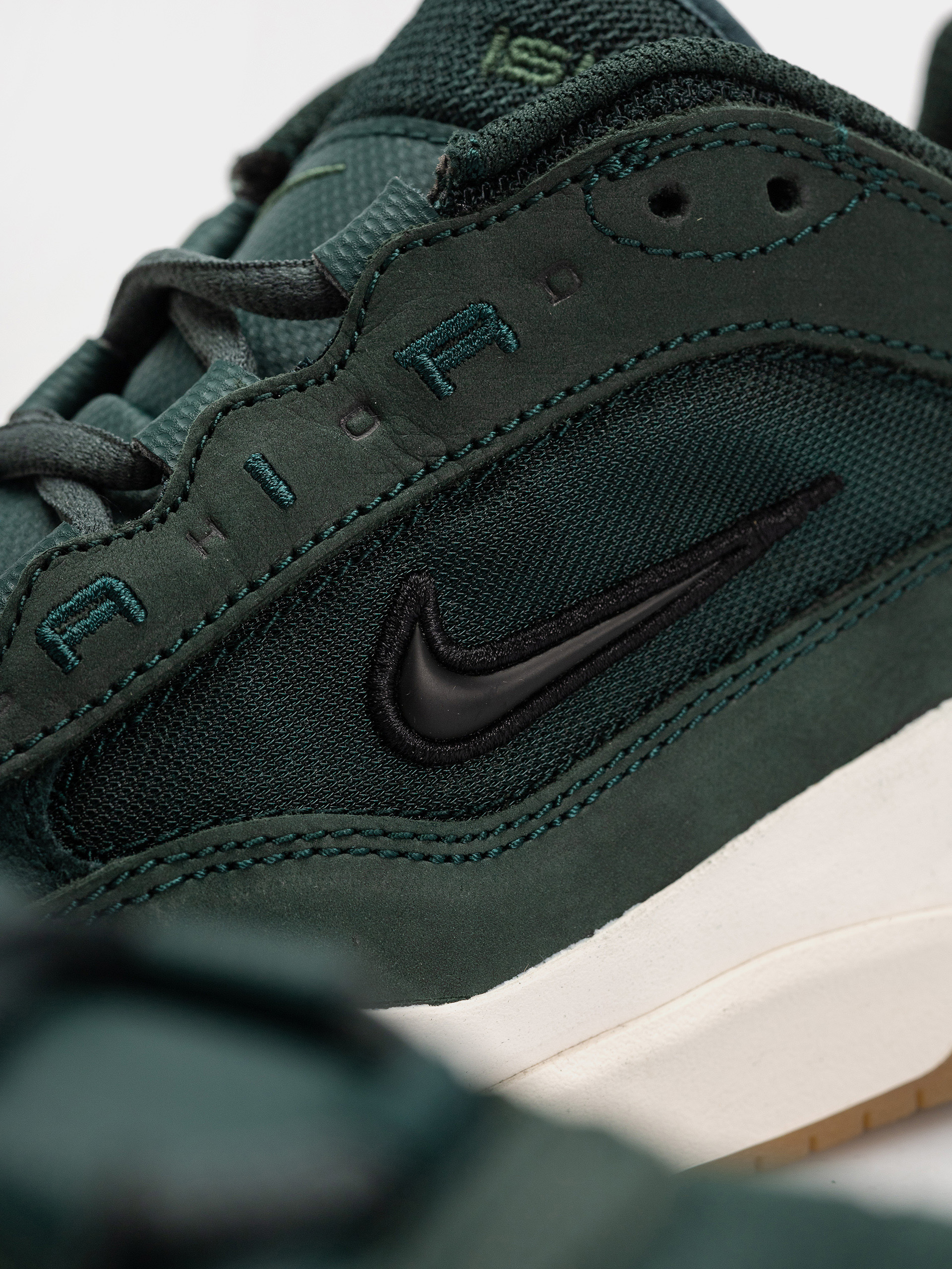 Nike SB Air Max Ishod Iso Shoes (deep fir/black fir sail)