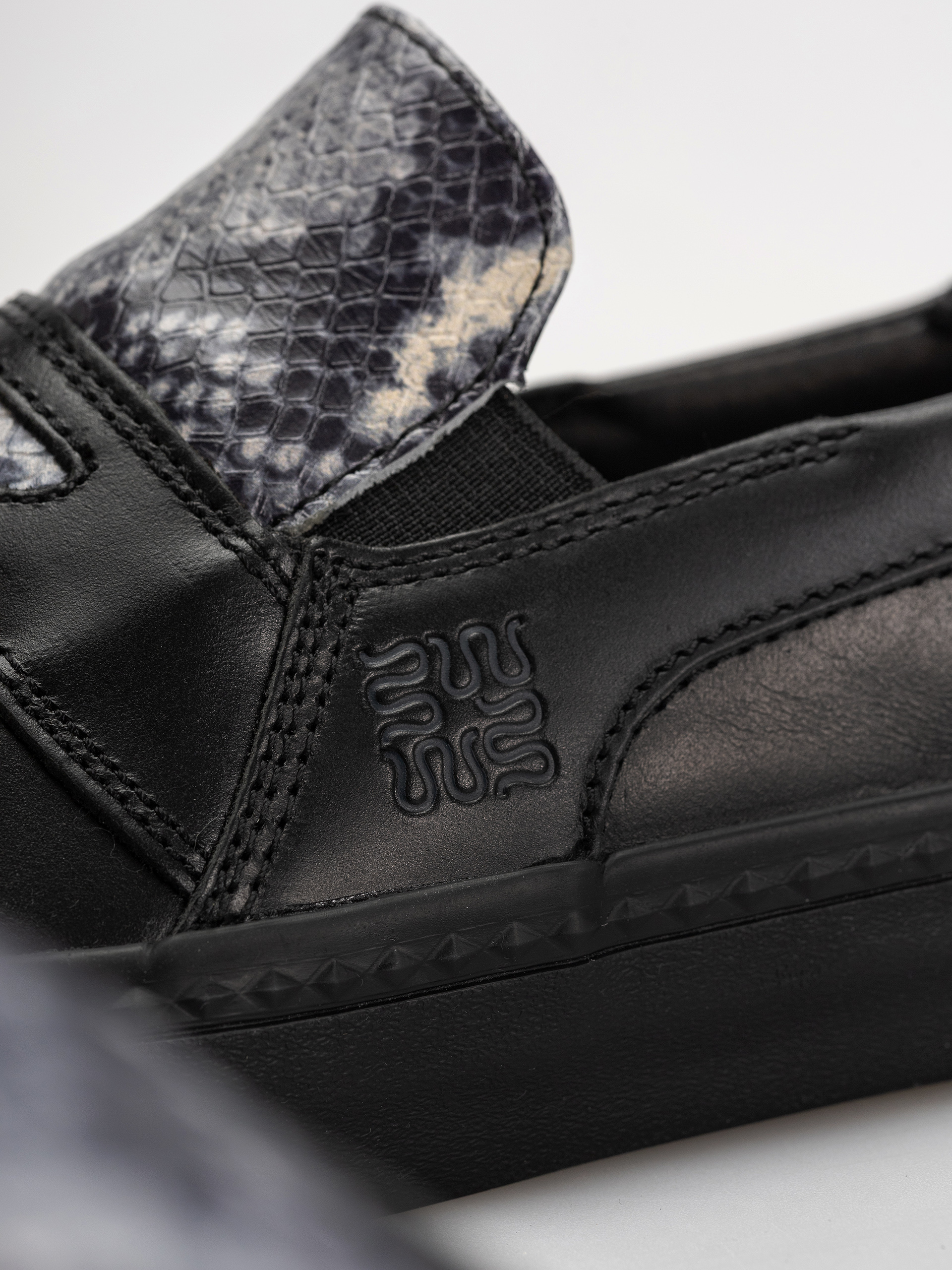 Globe Liaizon Schuhe (wasted talent black/snake)