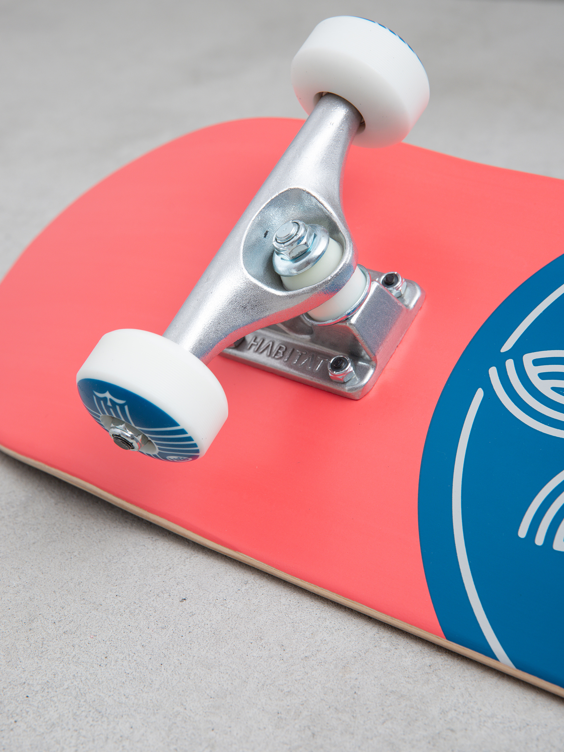 Habitat Skateboard Habitat Leaf Dot (blue)