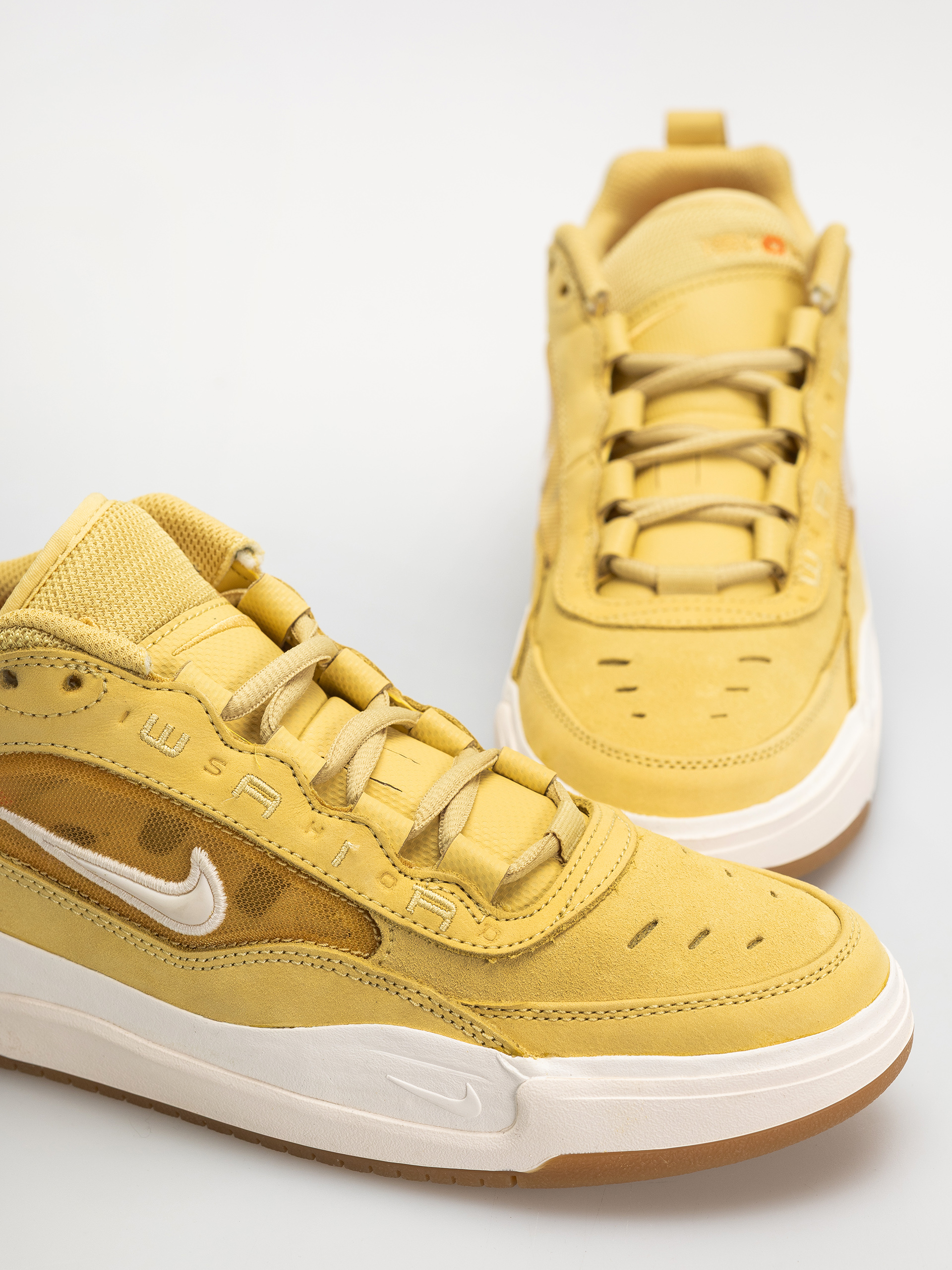 Nike SB Air Max Ishod Iso Schuhe (saturn gold/sail saturn gold solar flare)