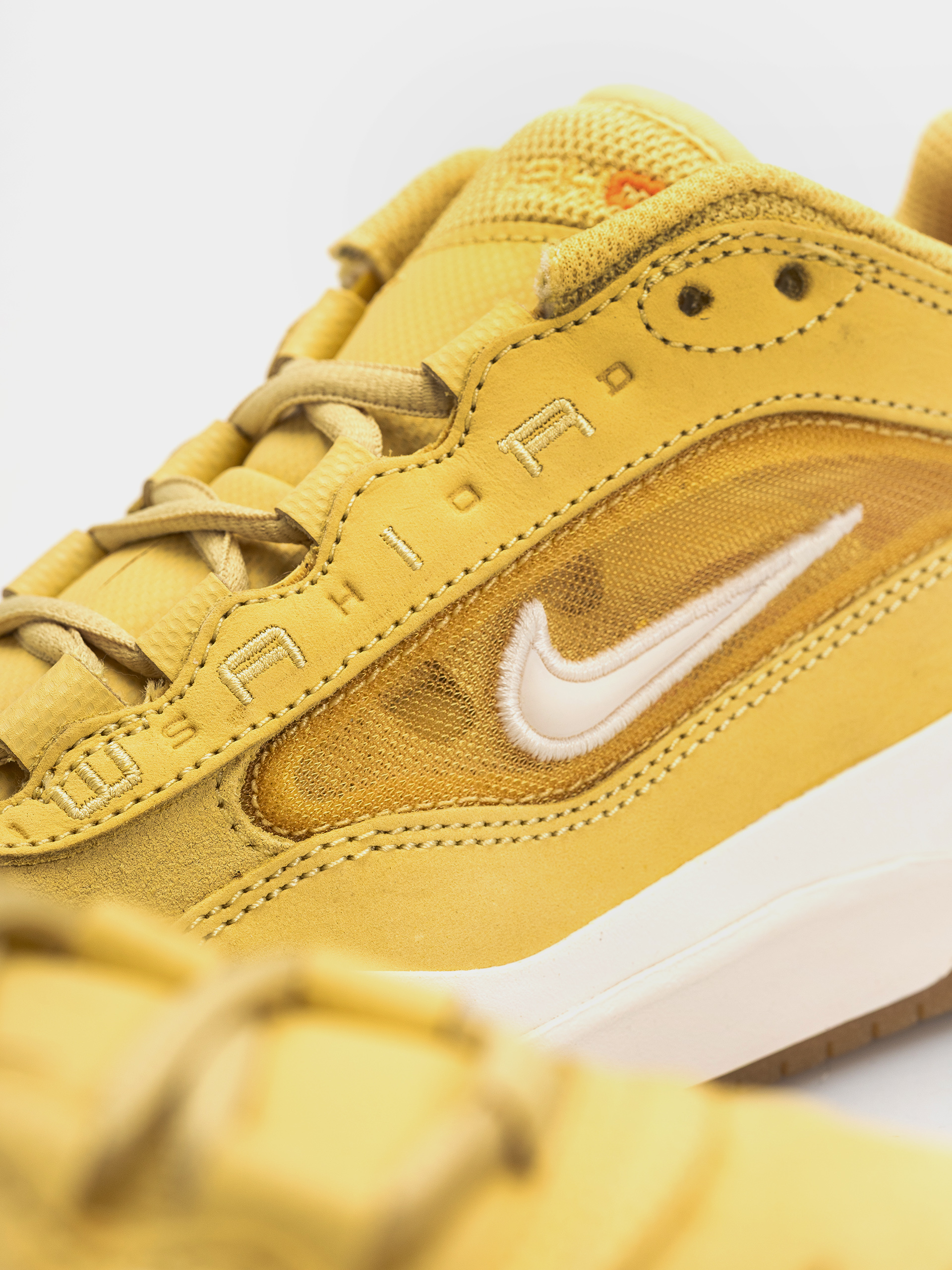 Nike SB Air Max Ishod Iso Shoes (saturn gold/sail saturn gold solar flare)