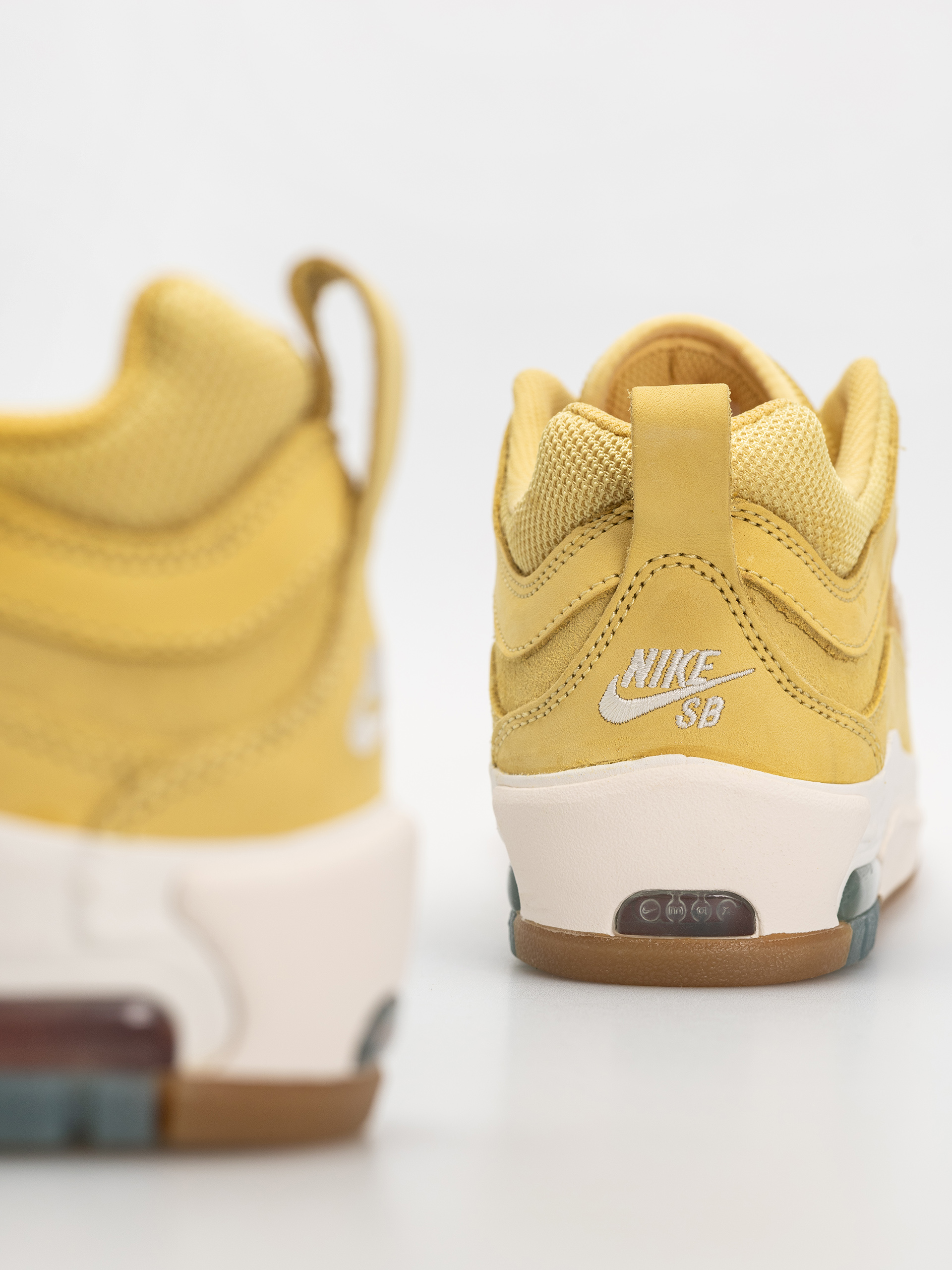 Nike SB Air Max Ishod Iso Shoes (saturn gold/sail saturn gold solar flare)