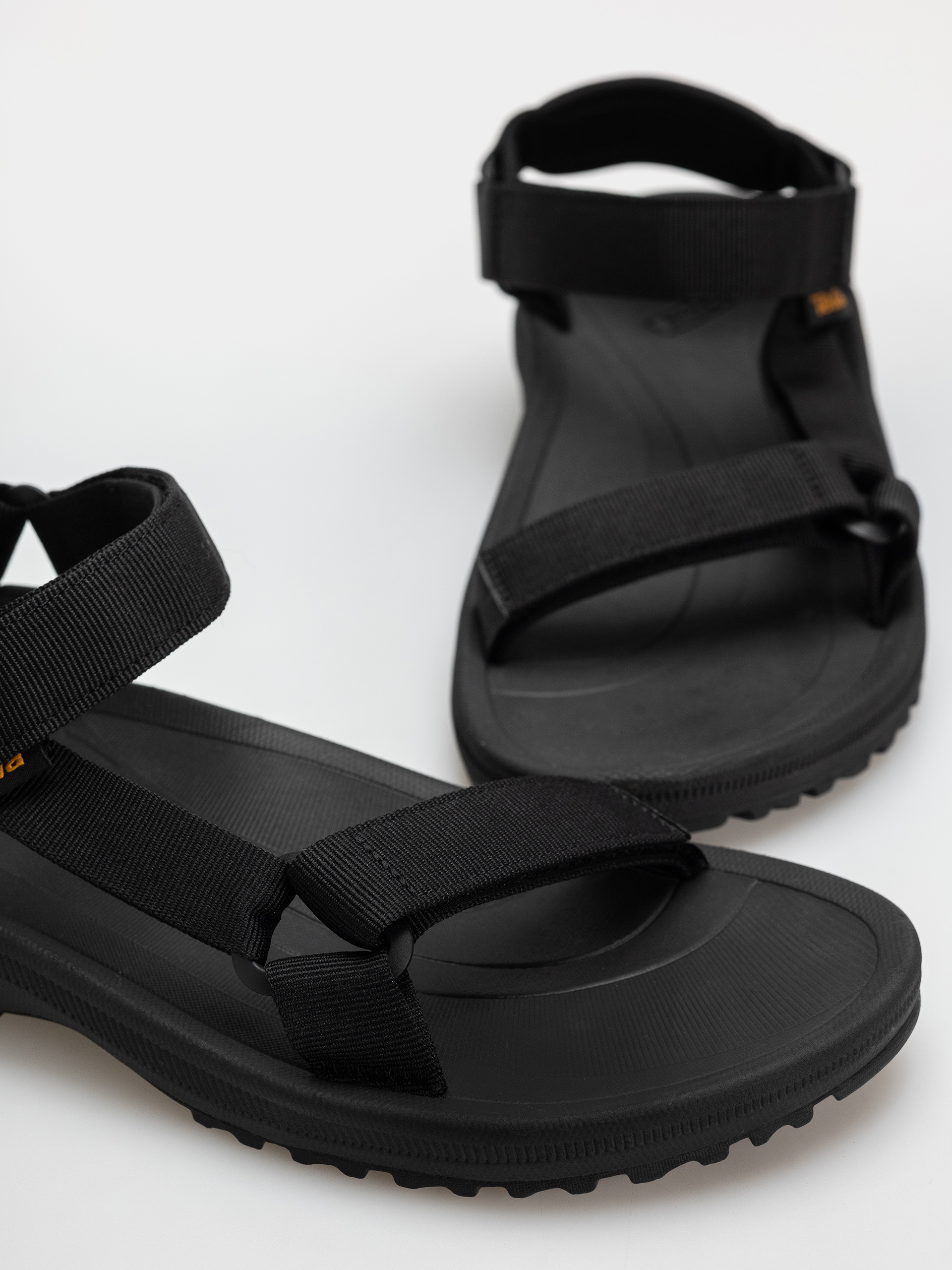 Teva Winsted Sandals (black)