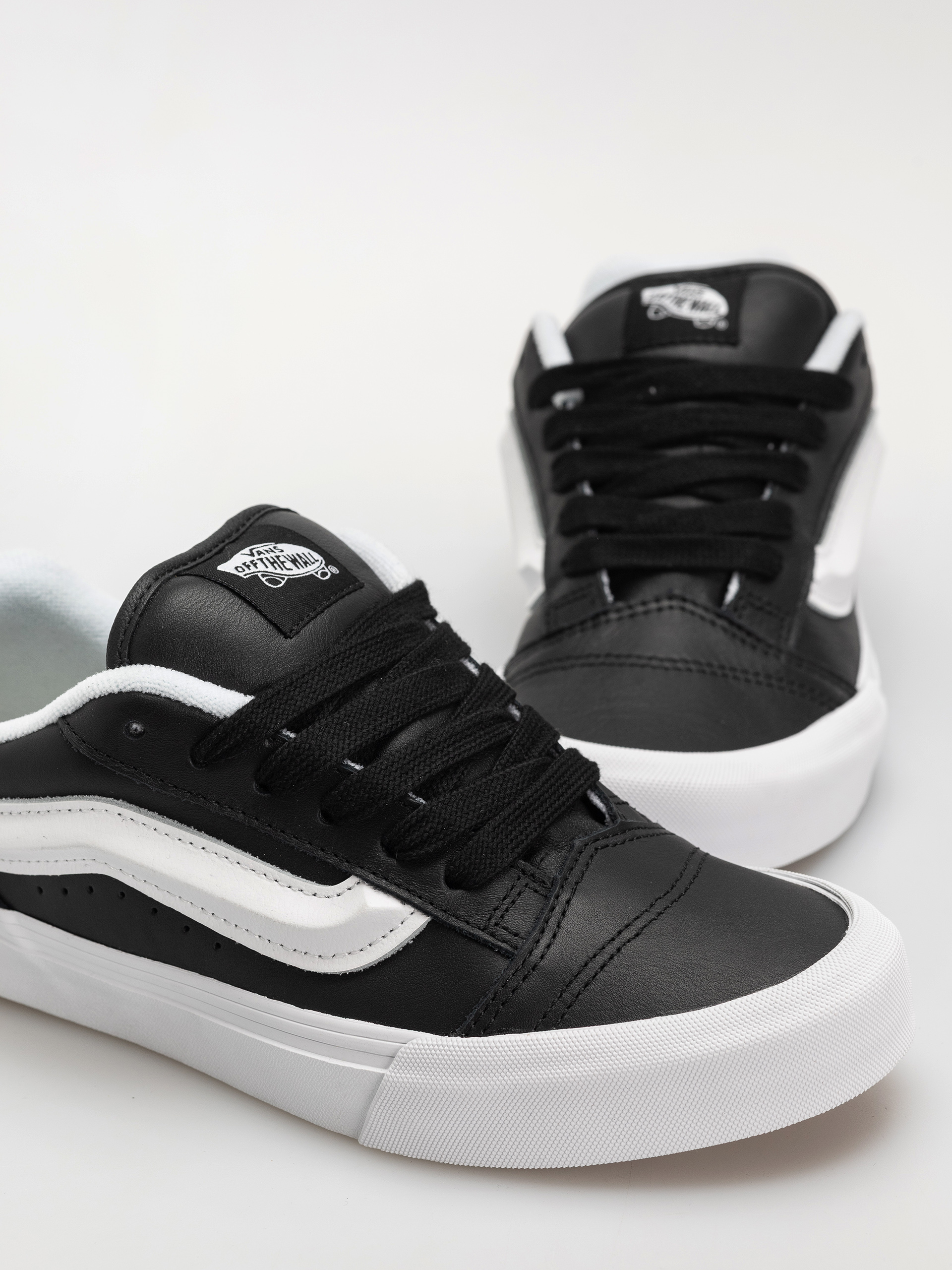 Vans Knu Skool Schuhe (black/true whit)