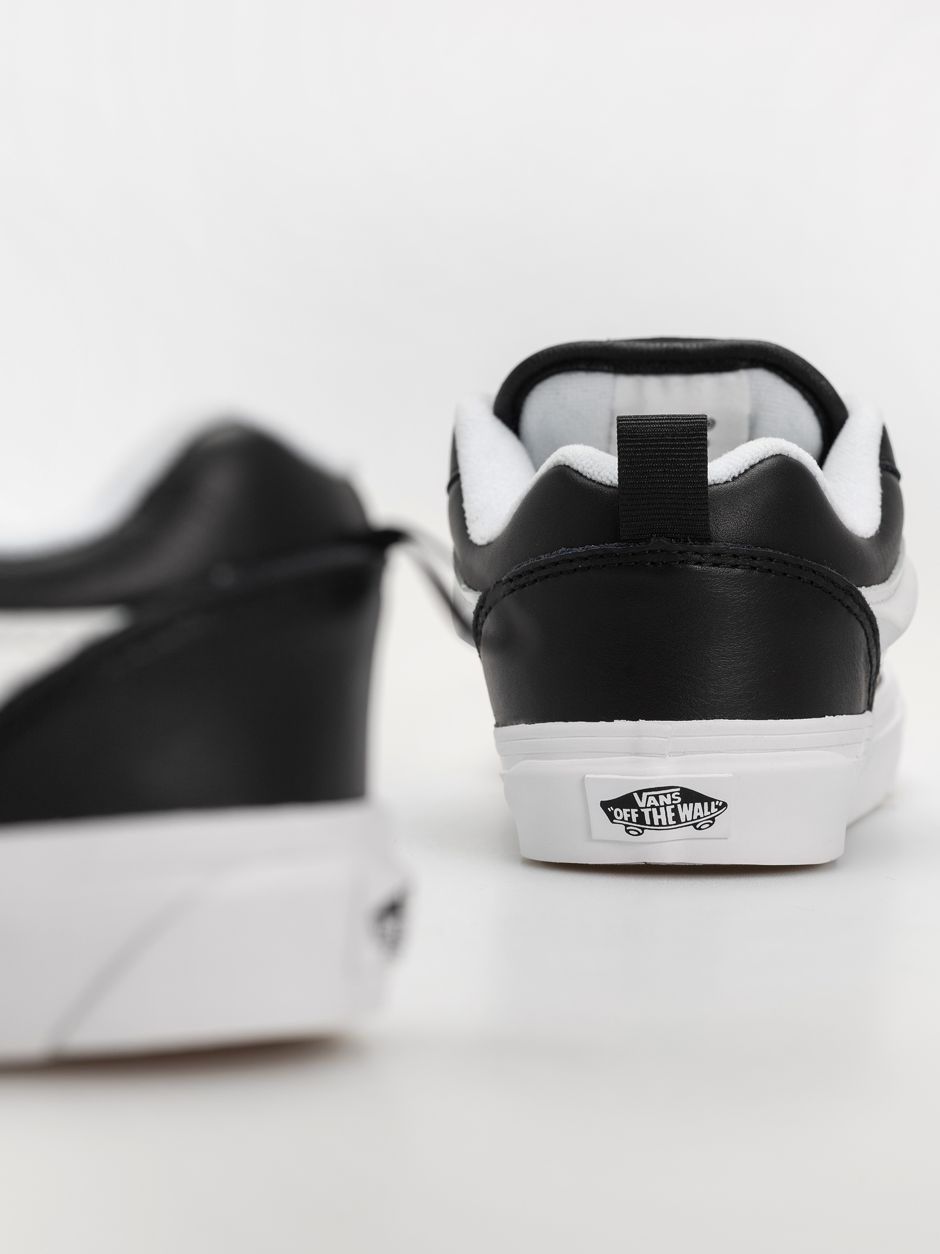Vans Knu Skool Schuhe (black/true whit)