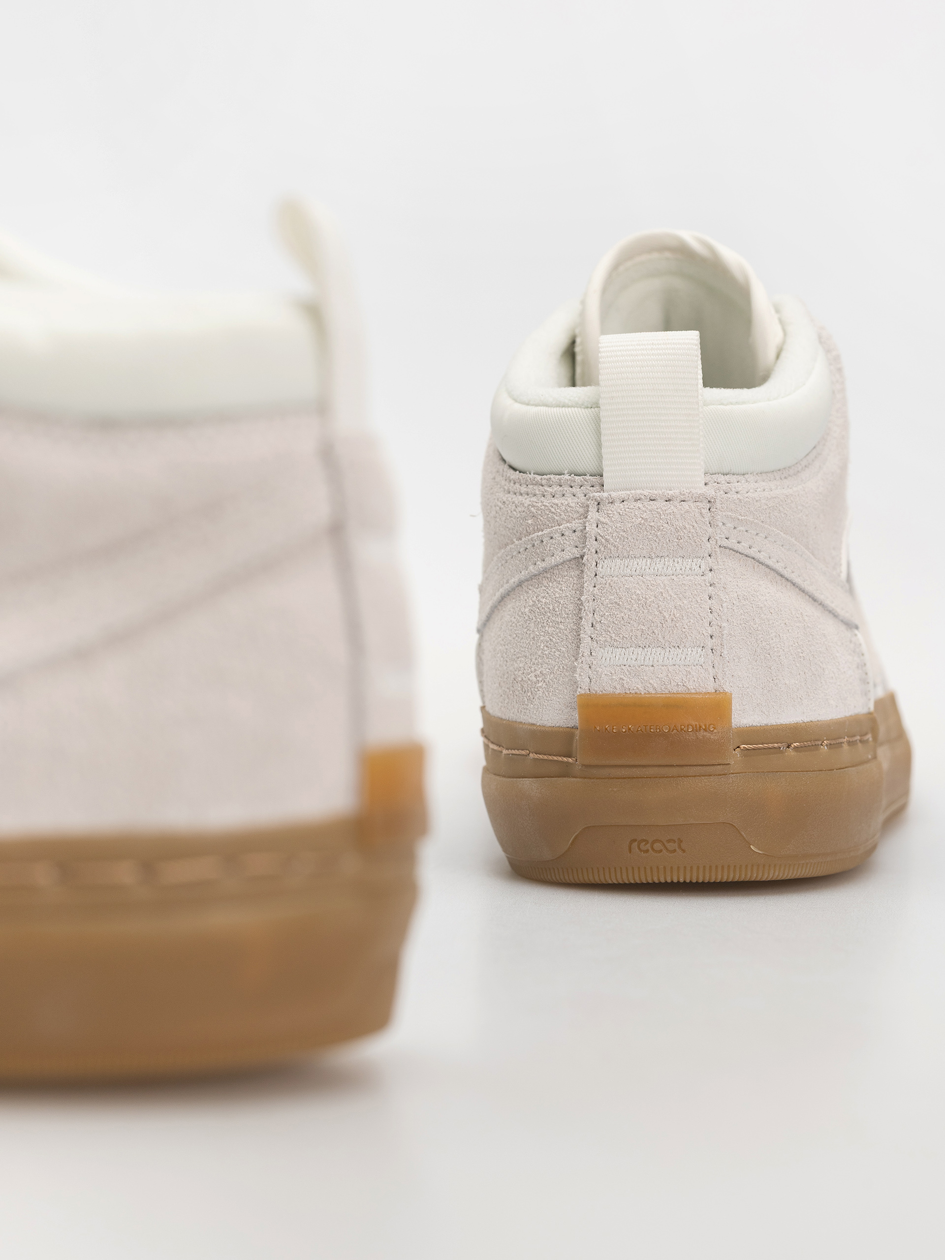 Nike SB React Leo Shoes (sail/sail/sail/gum light brown)