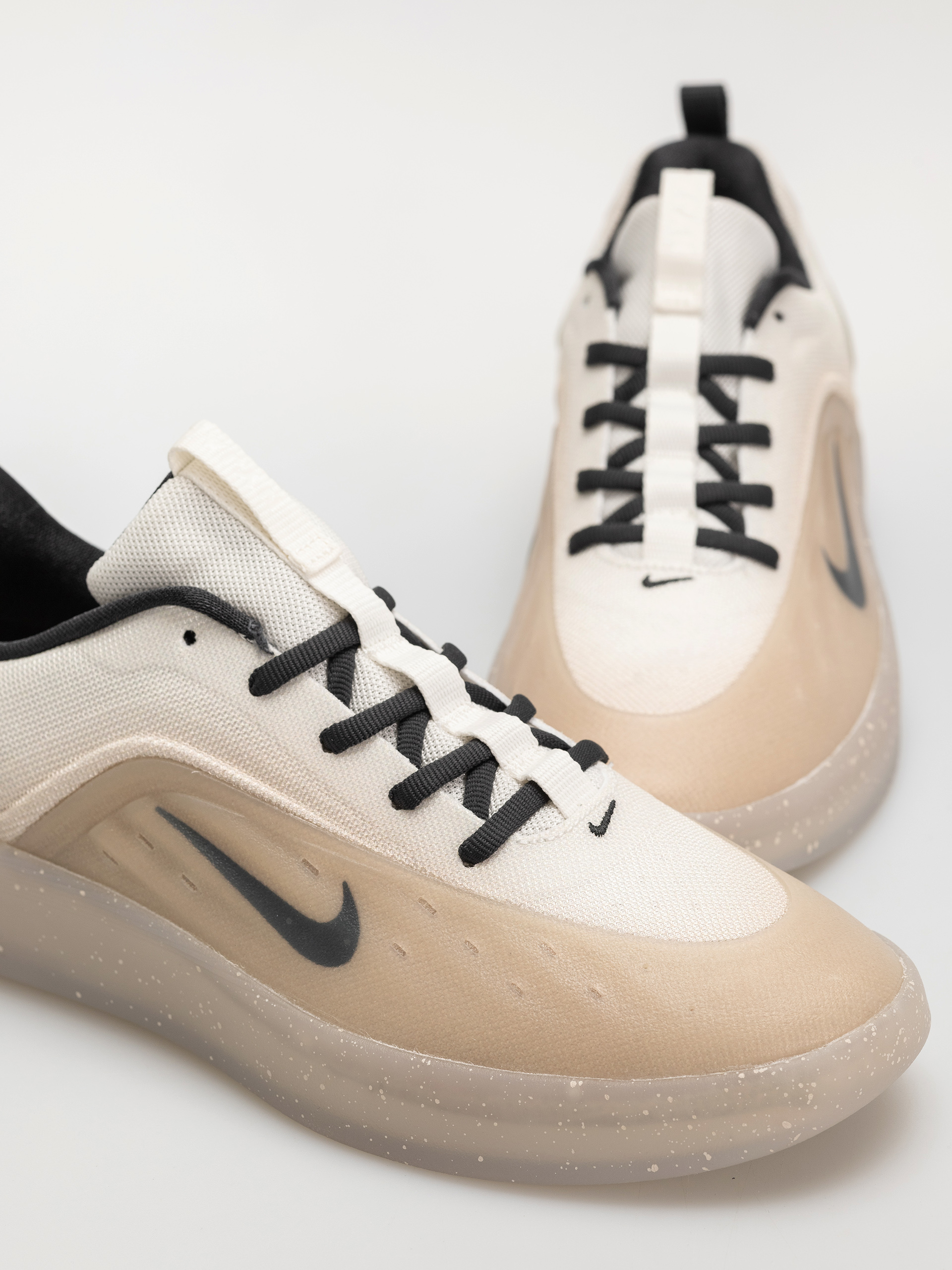 Nike SB Zoom Nyjah 4 Shoes (desert khaki/dk smoke grey)