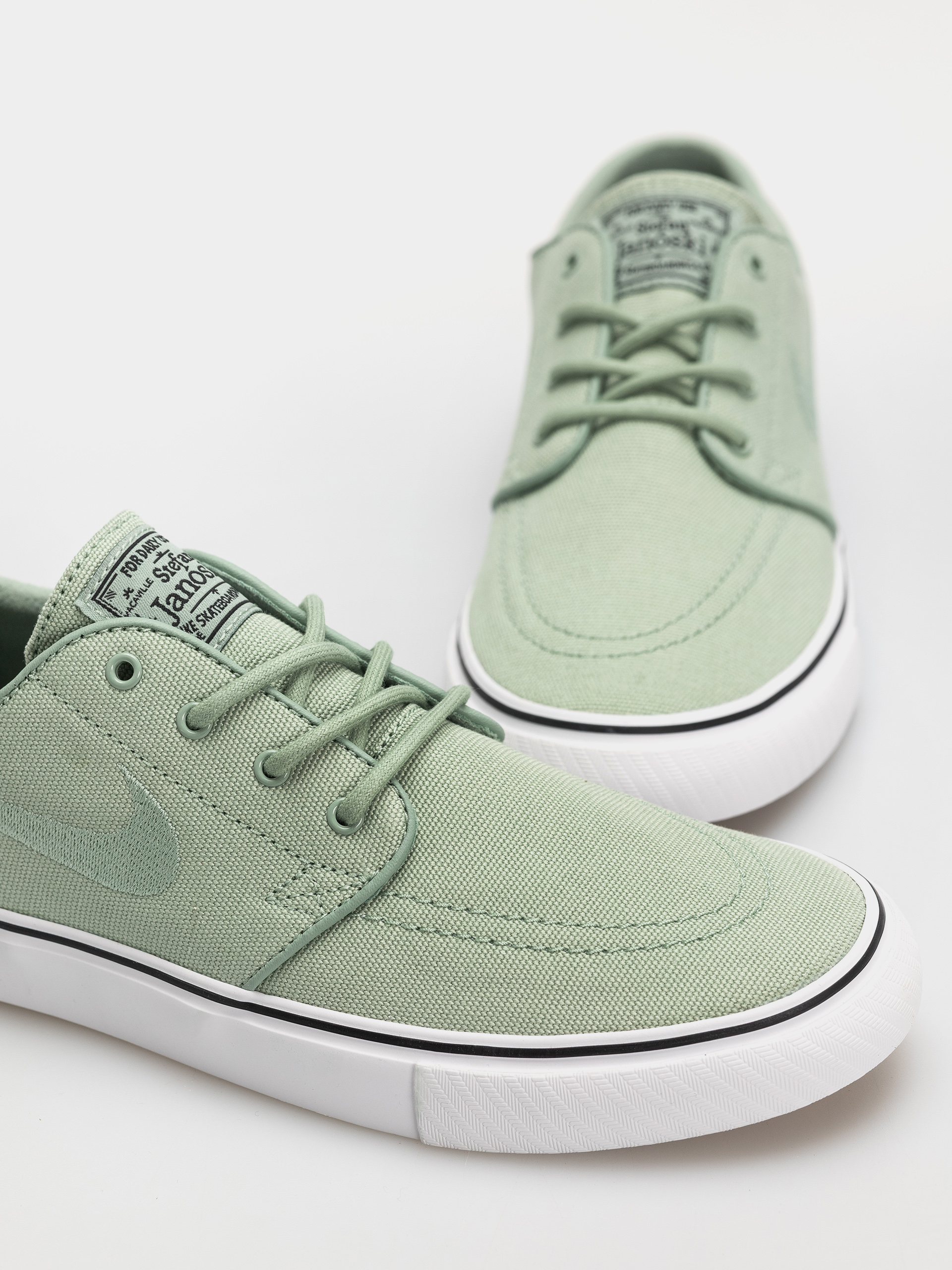 Nike SB Zoom Janoski OG+ Canvas Shoes (steam/steam/white/gum light brown)
