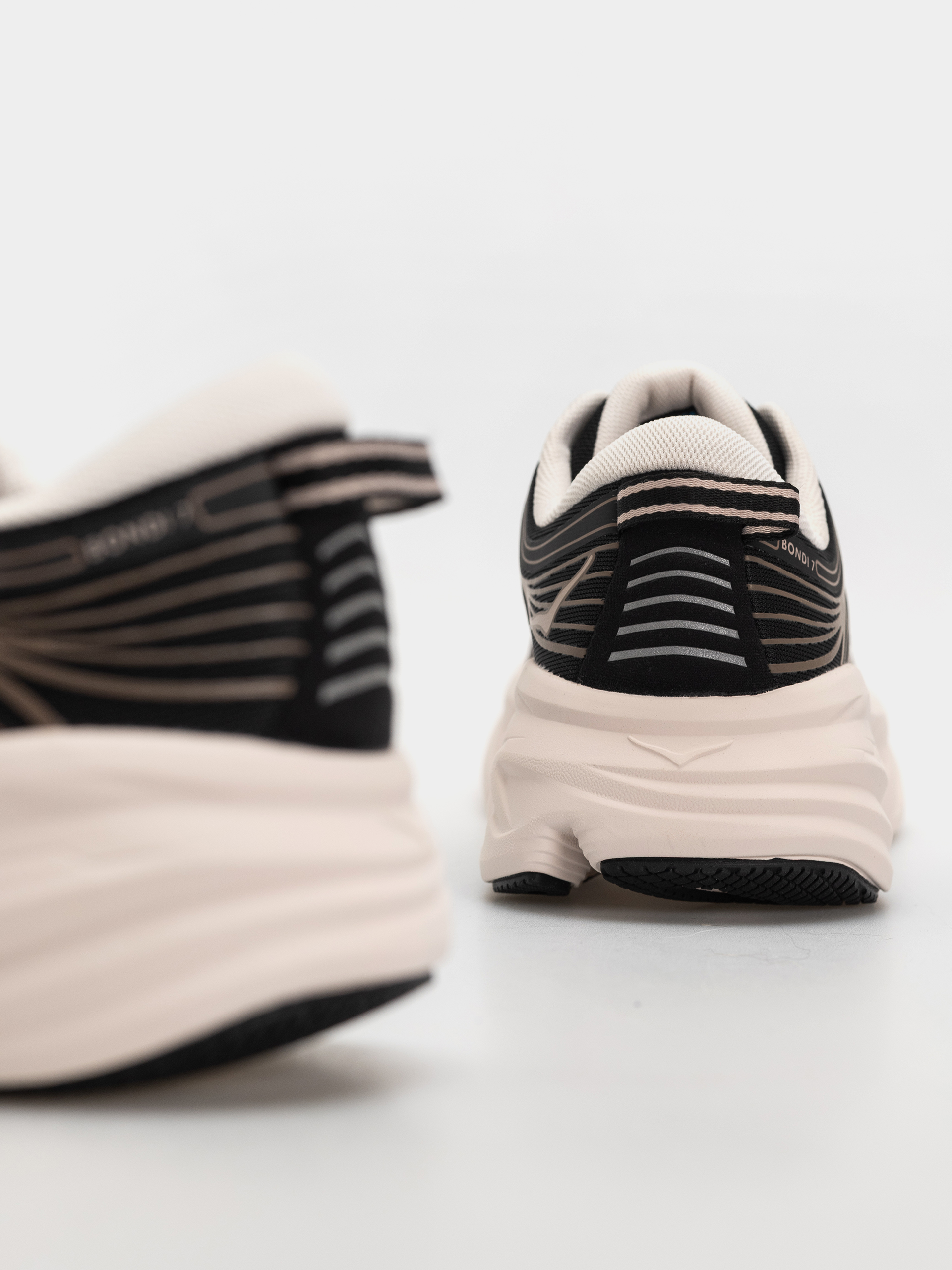 Hoka Bondi 7 Wmn Schuhe (black/rose cream)