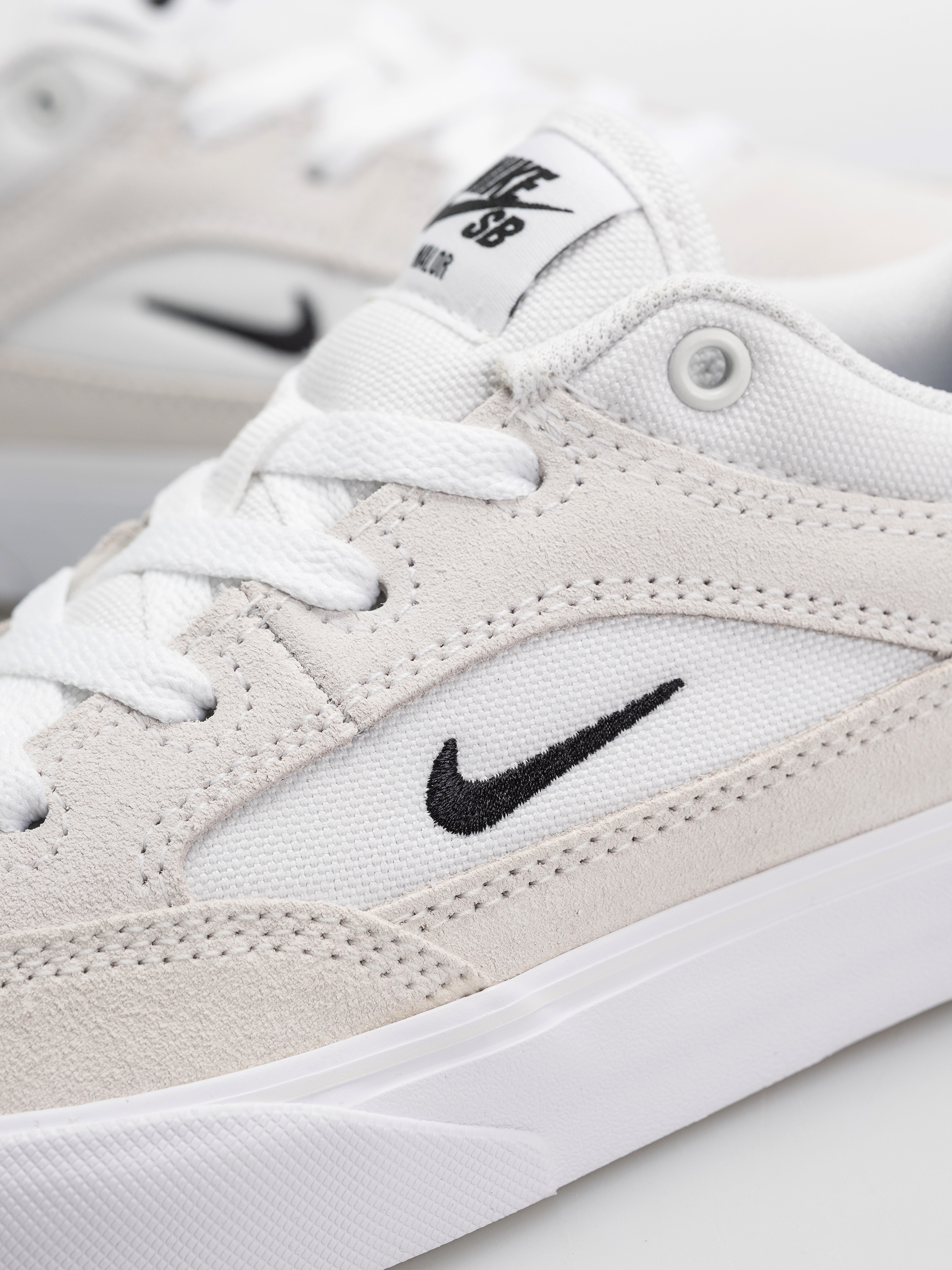 Nike SB Malor Shoes (white/black/summit white/gum light brown)