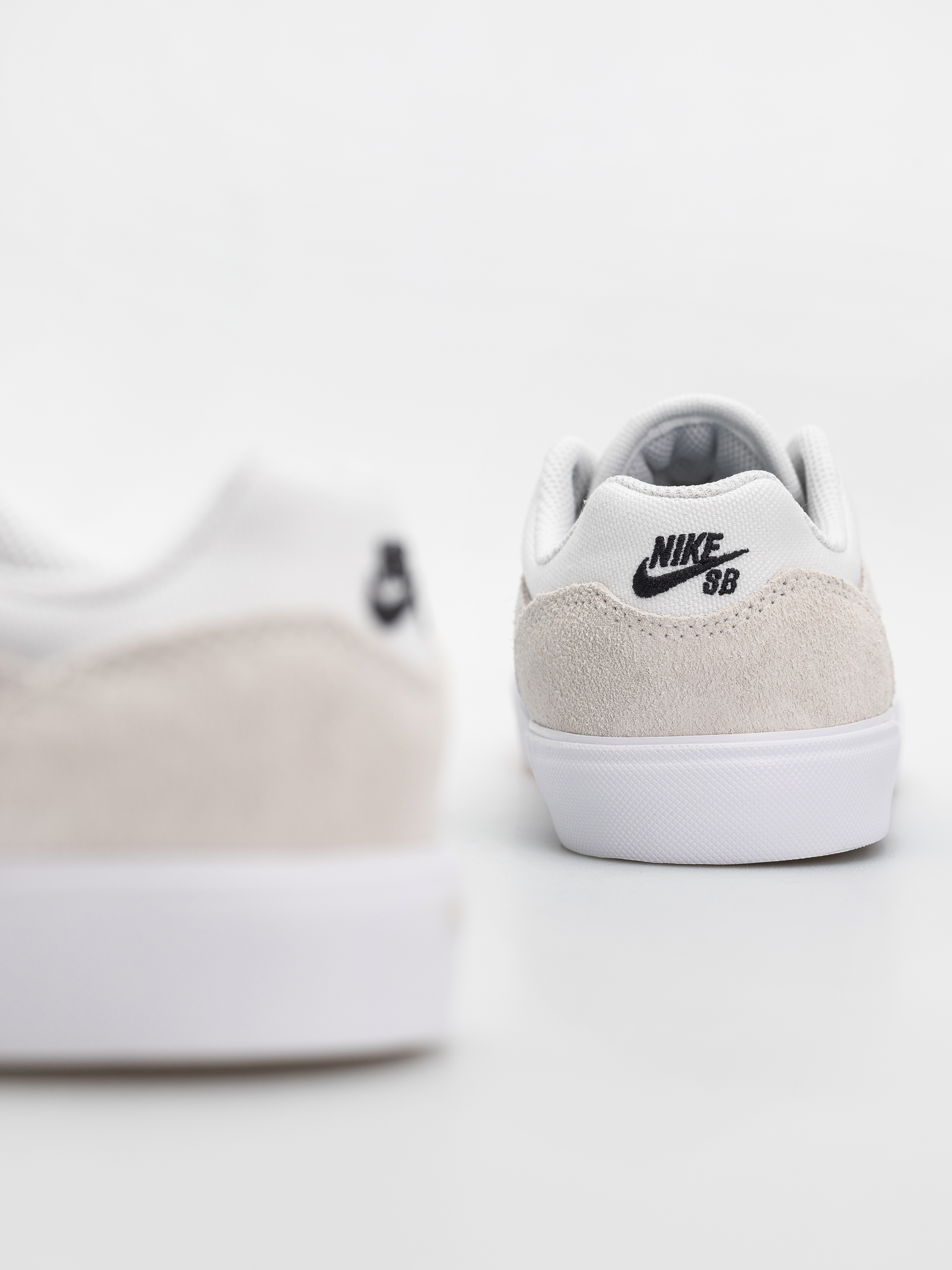 Nike SB Malor Shoes (white/black/summit white/gum light brown)