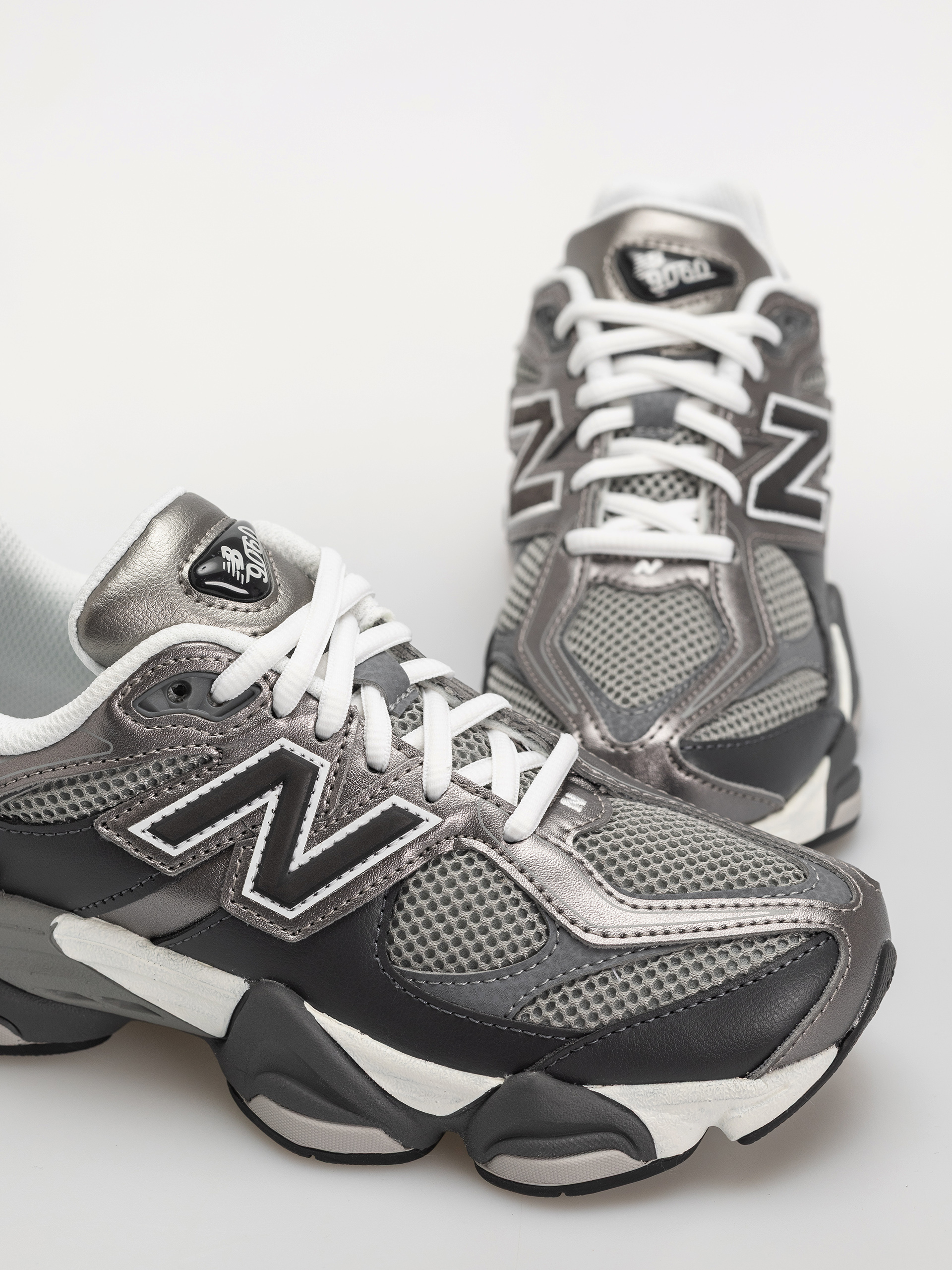 New Balance 9060 JR Schuhe (magnet/faded black)