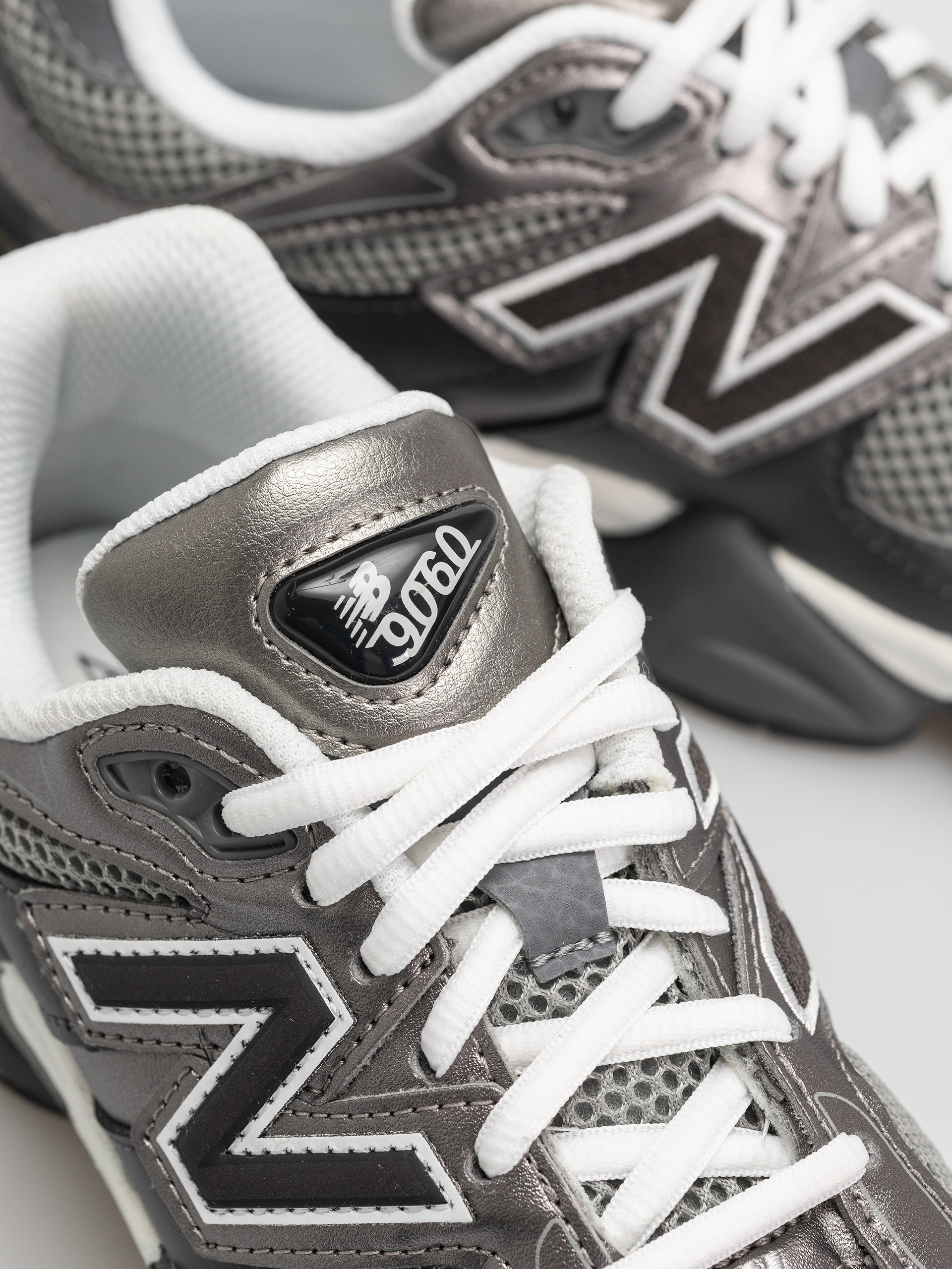 New Balance 9060 JR Shoes (magnet/faded black)