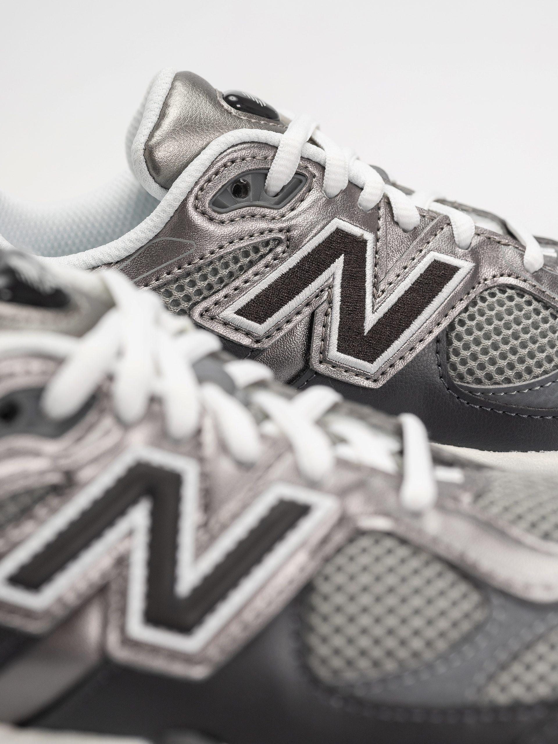 New Balance 9060 JR Shoes (magnet/faded black)