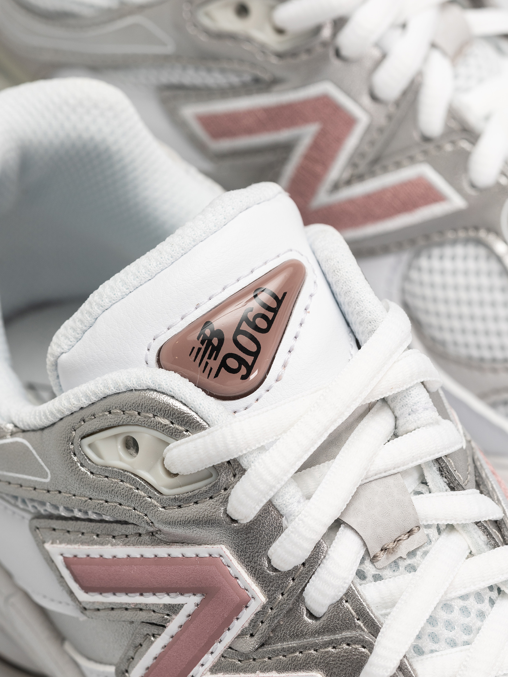 New Balance 9060 JR Schuhe (103 white/rosewood)