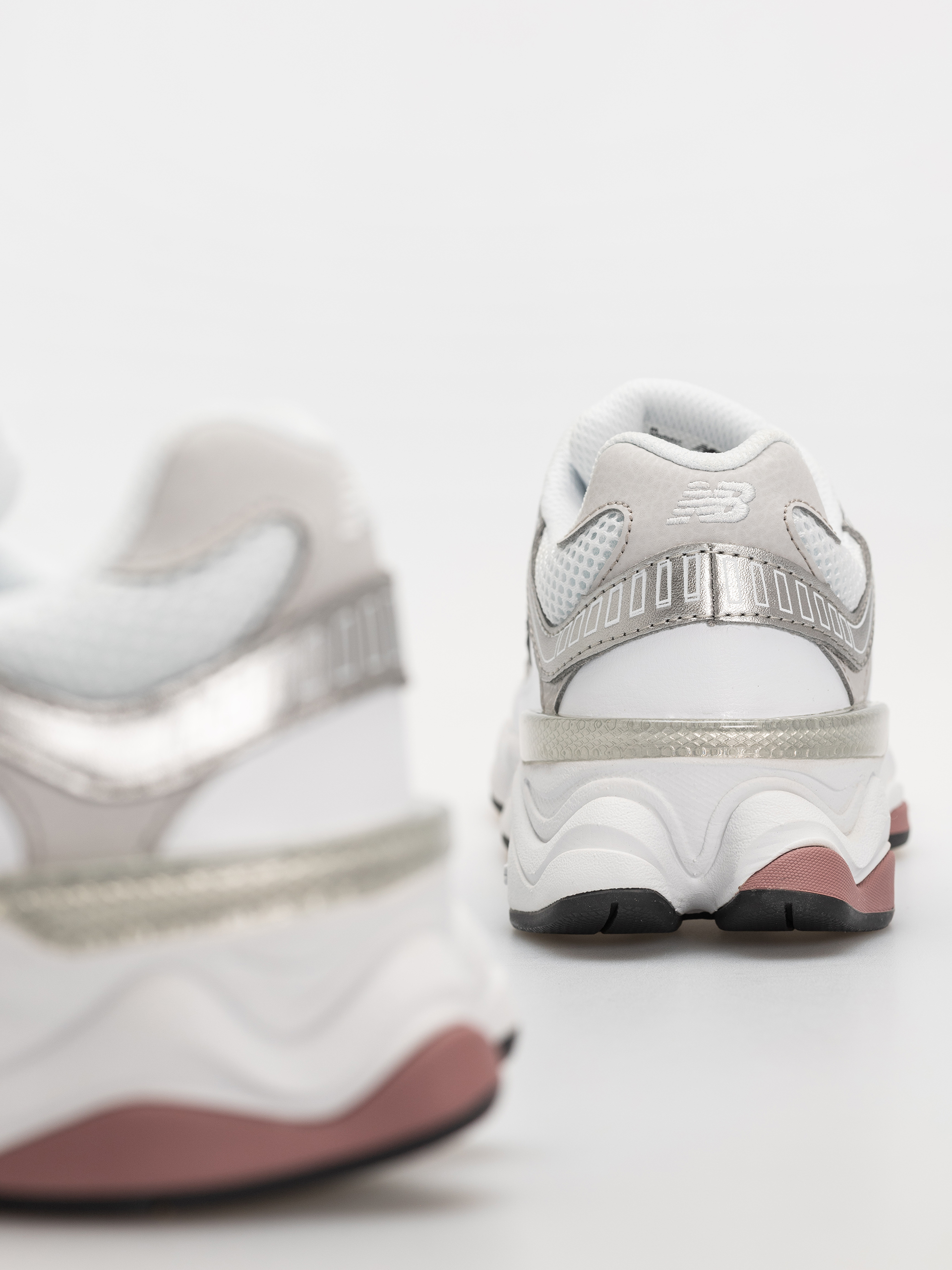 New Balance 9060 JR Shoes (103 white/rosewood)