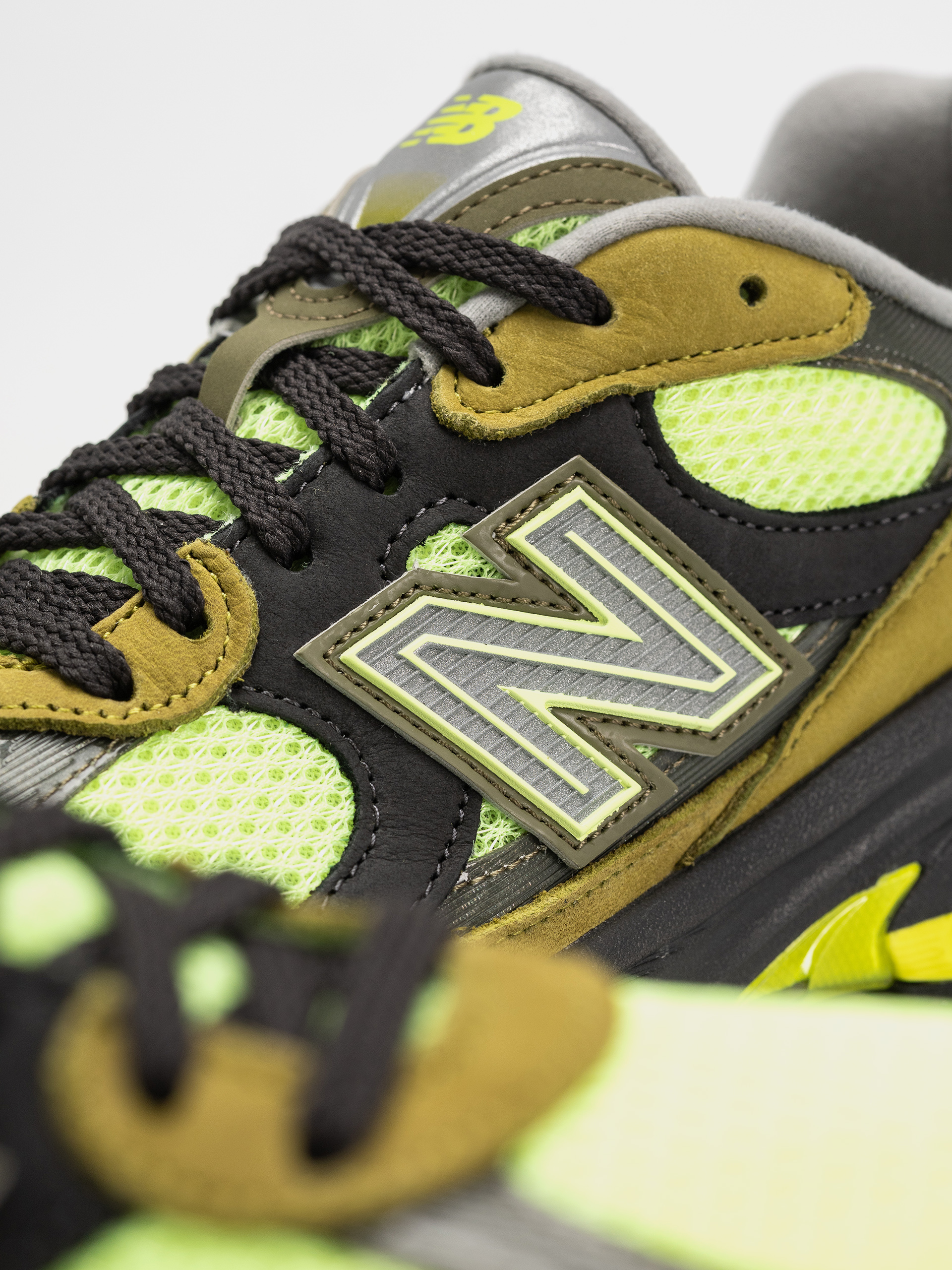 New Balance 2010 Shoes (sea moss/afterglow/alkaline green)