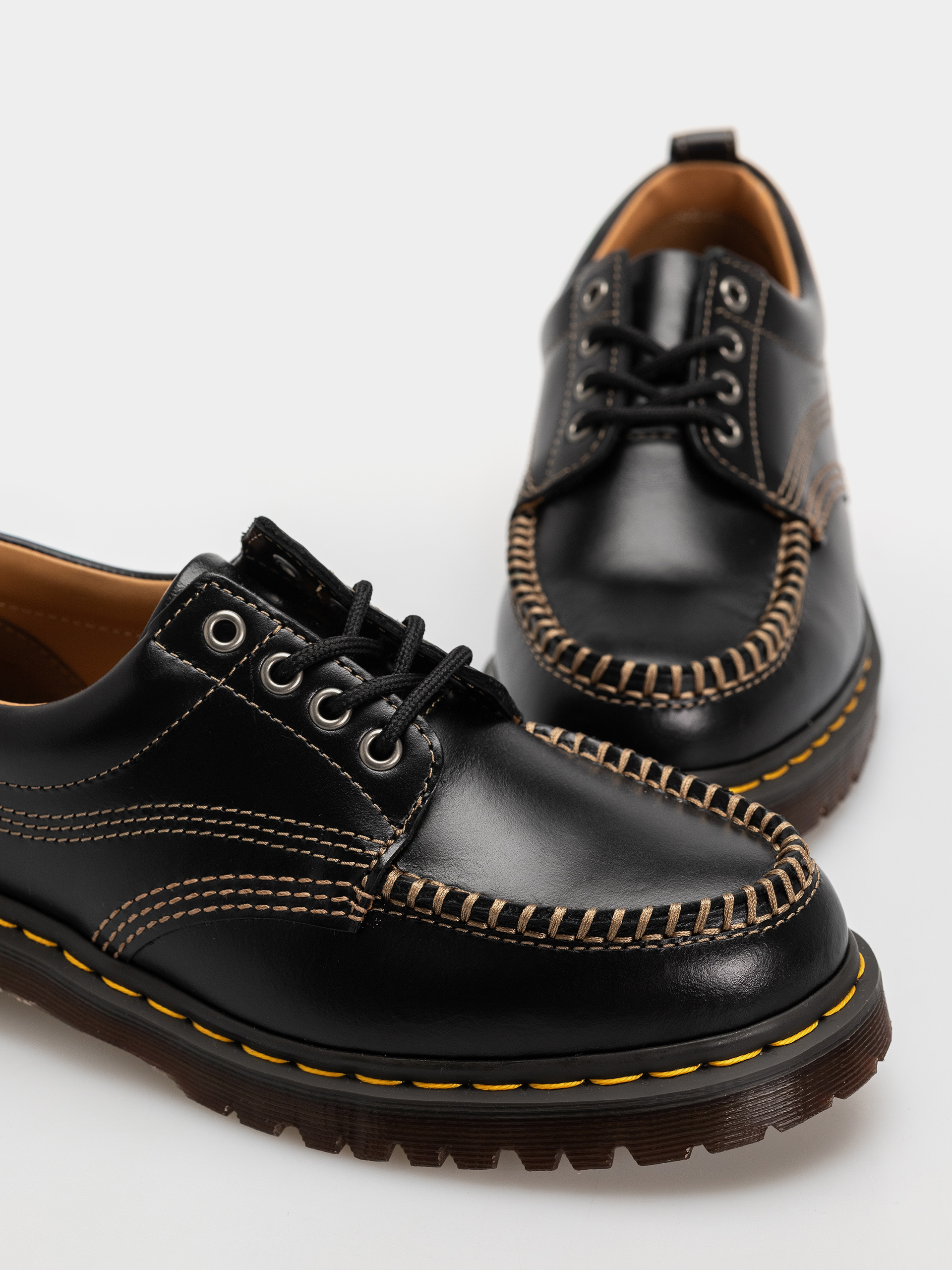 Dr. Martens Lowell Shoes (black analine)