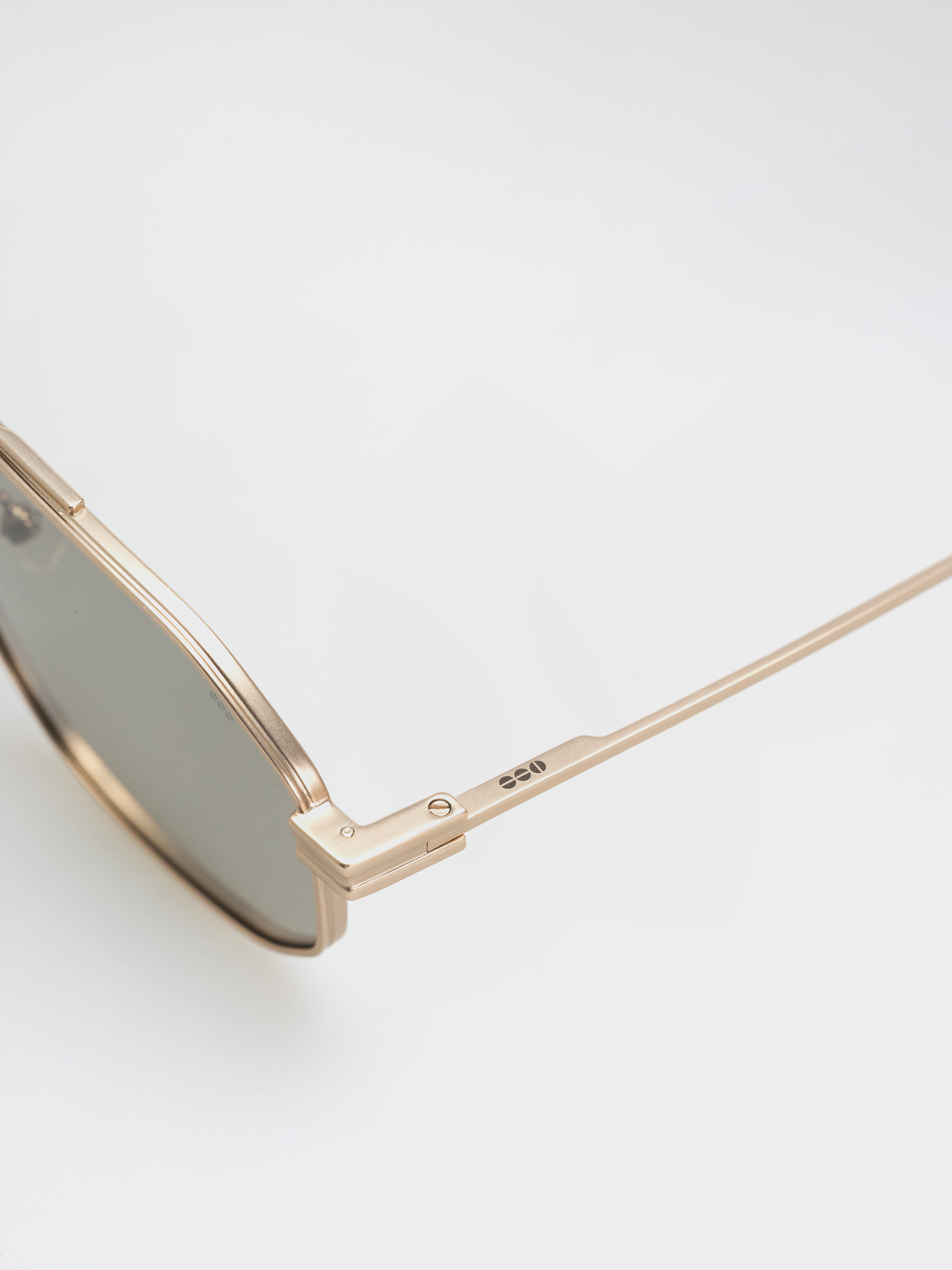 Komono Ronny Sonnenbrille (white gold giraffe)