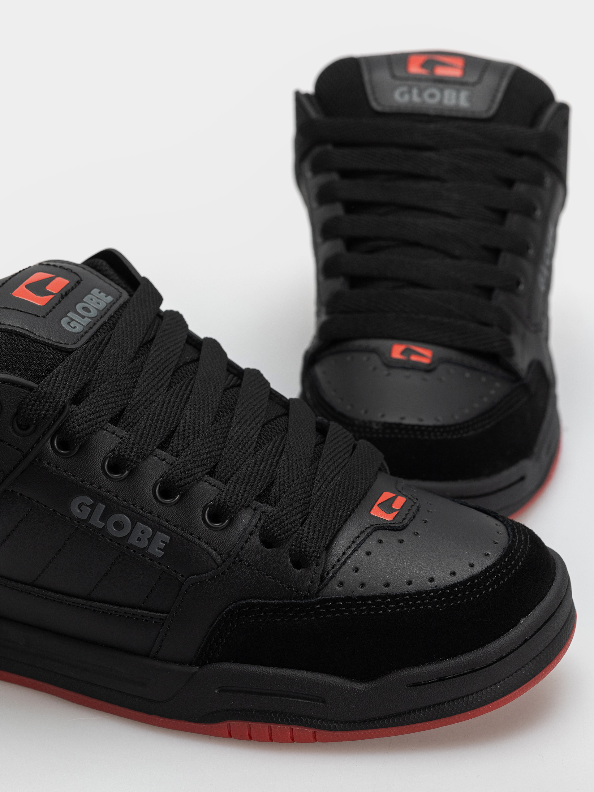 Globe Tilt Shoes (black/red/charcoal)