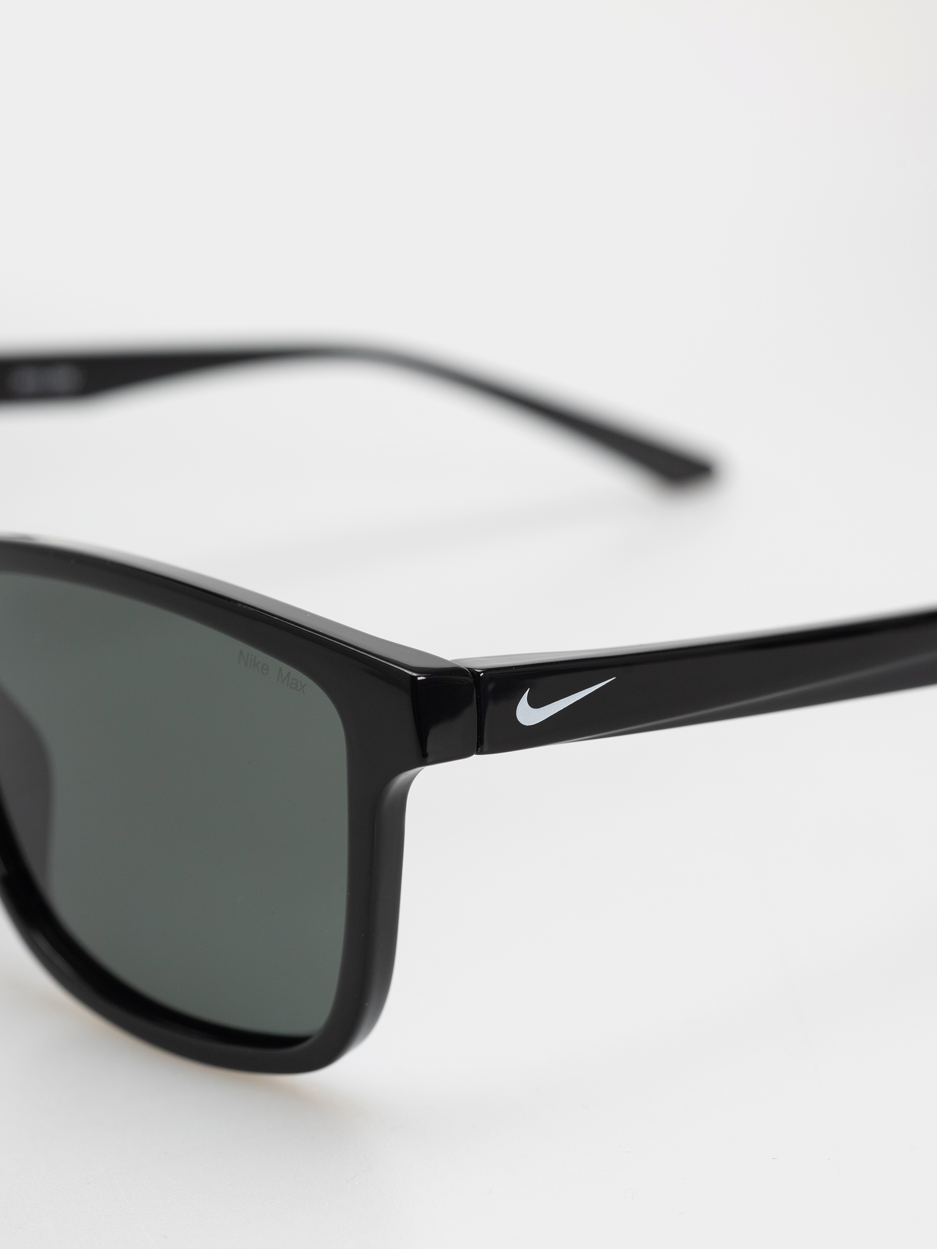 Nike Vital Core P Sunglasses (black/polar green)