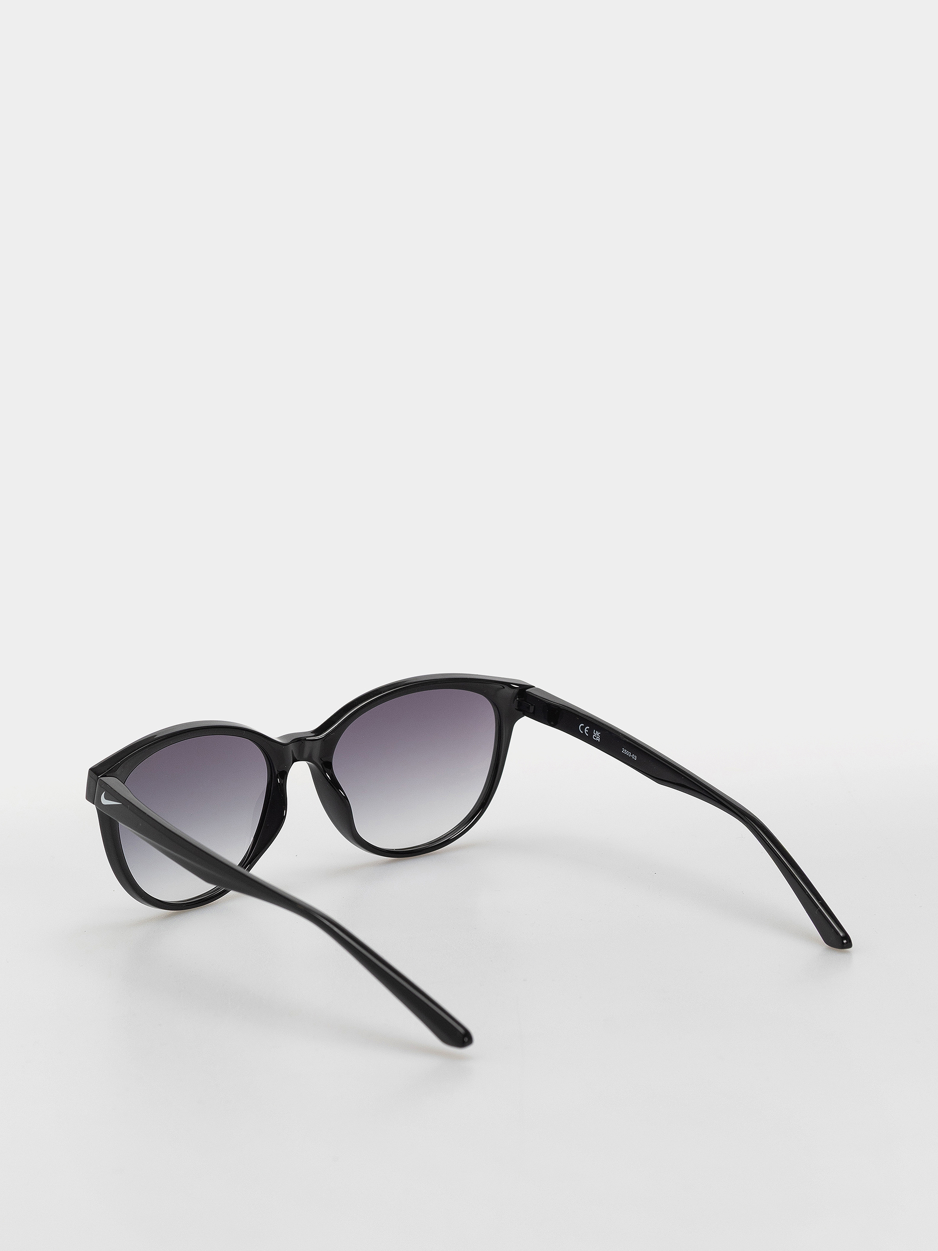 Nike Vital Trend Sonnenbrille (black/smoke gradient)