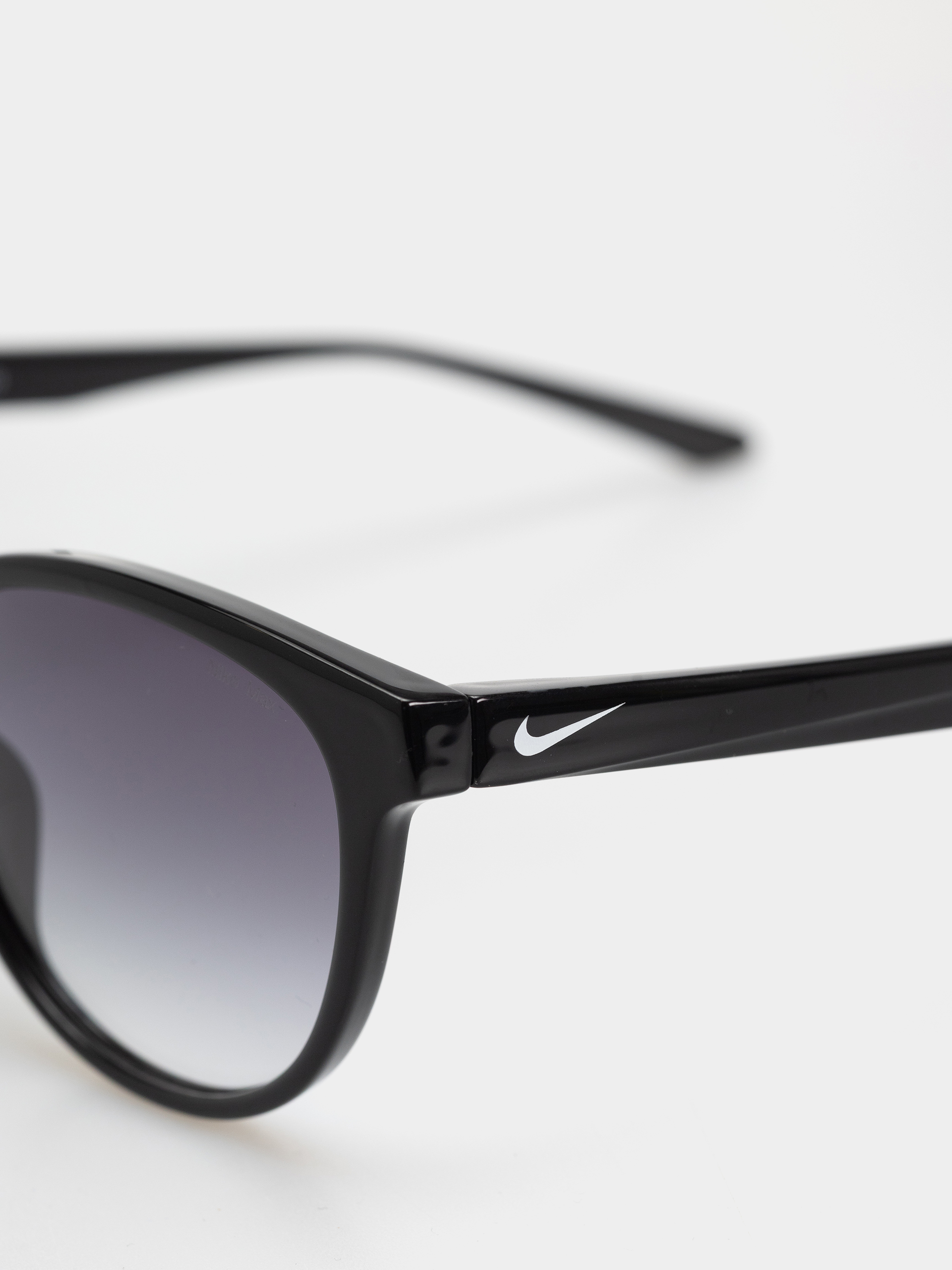 Nike Vital Trend Sonnenbrille (black/smoke gradient)