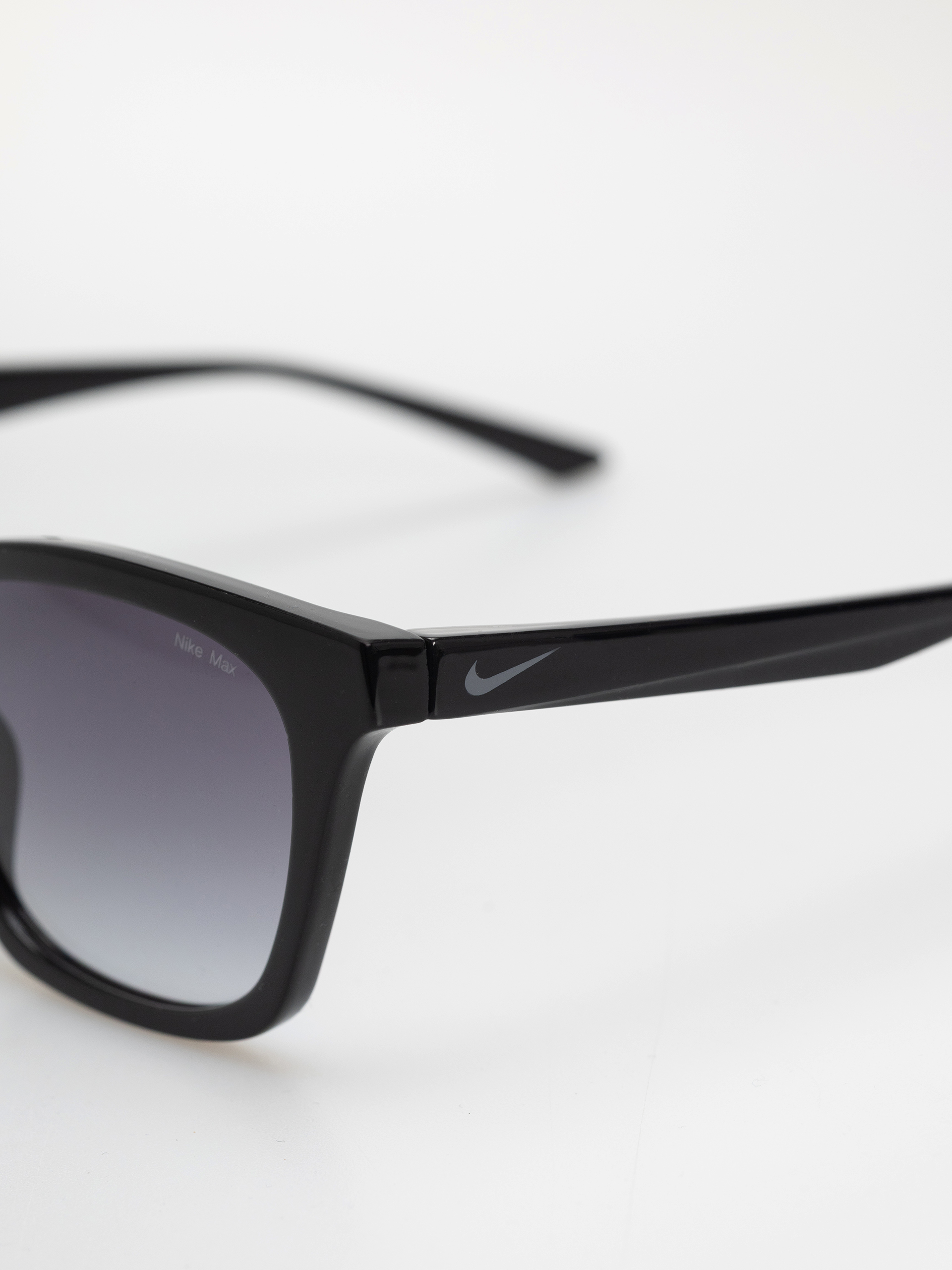 Nike Vital Flow Sonnenbrille (black/smoke gradient)