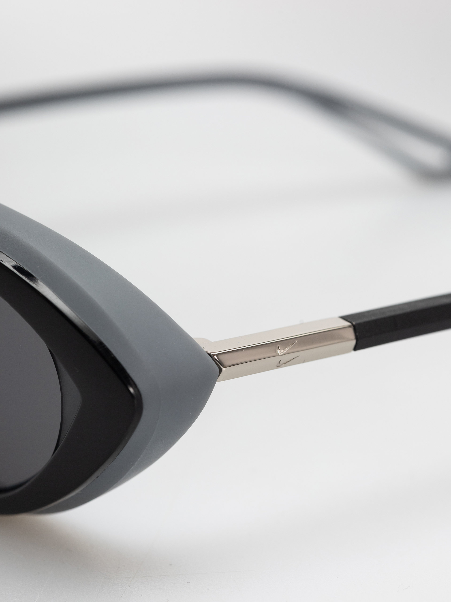 Nike Forge Envy Sonnenbrille (black/grey)
