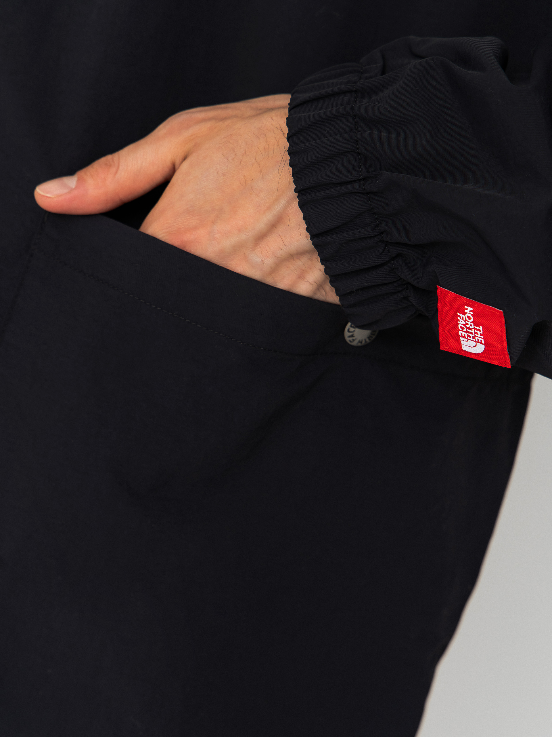 The North Face Tnf Red Box Nylon Longsleeve (tnf black)