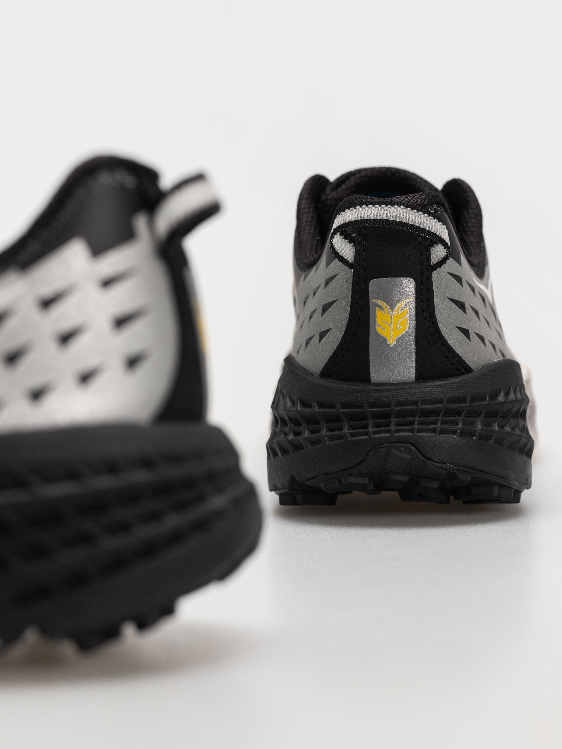 Hoka Speedgoat 2 TS Shoes (black/stardust)