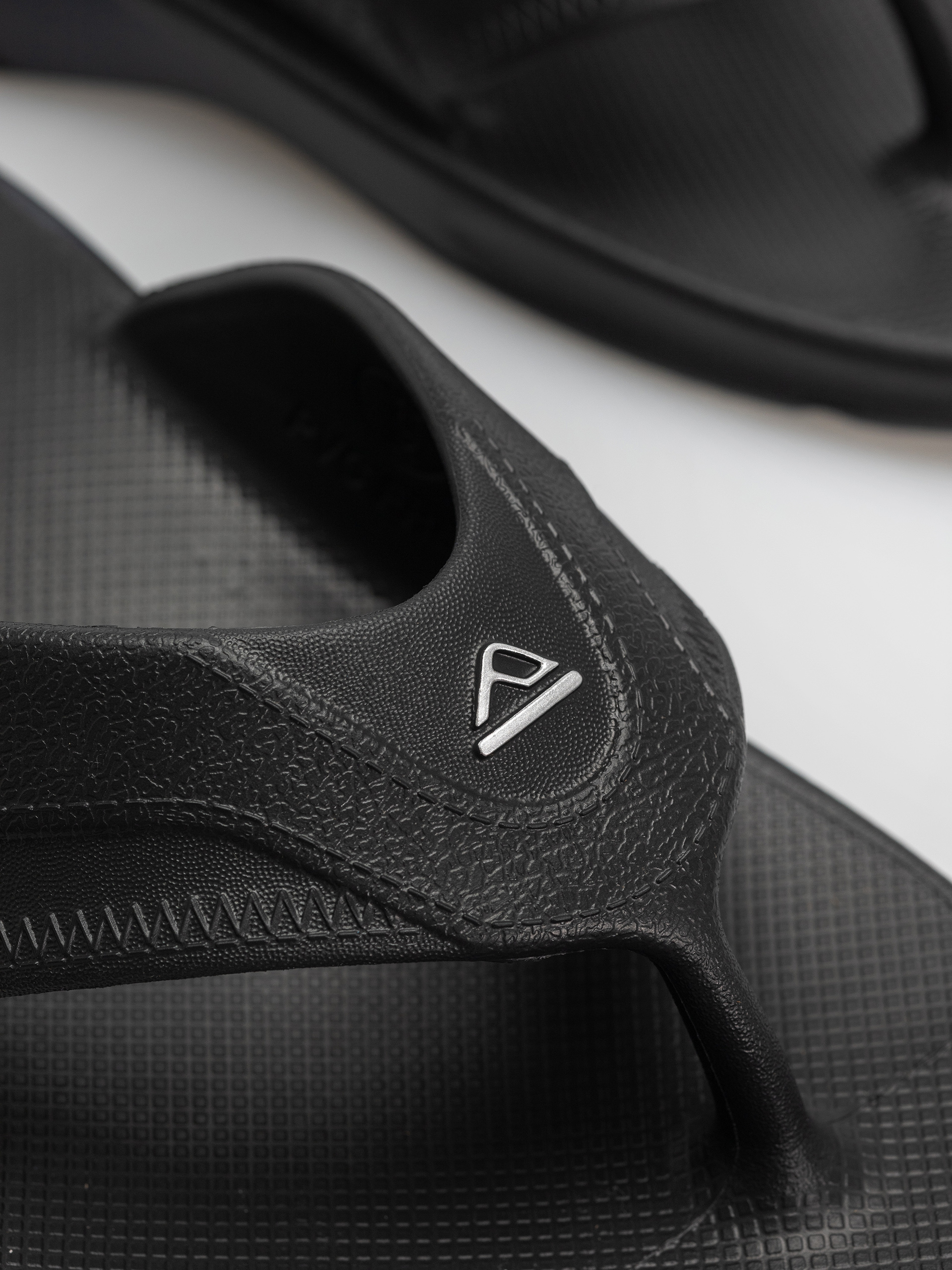 Reef Flip-flops Fanning H20 (black/silver)