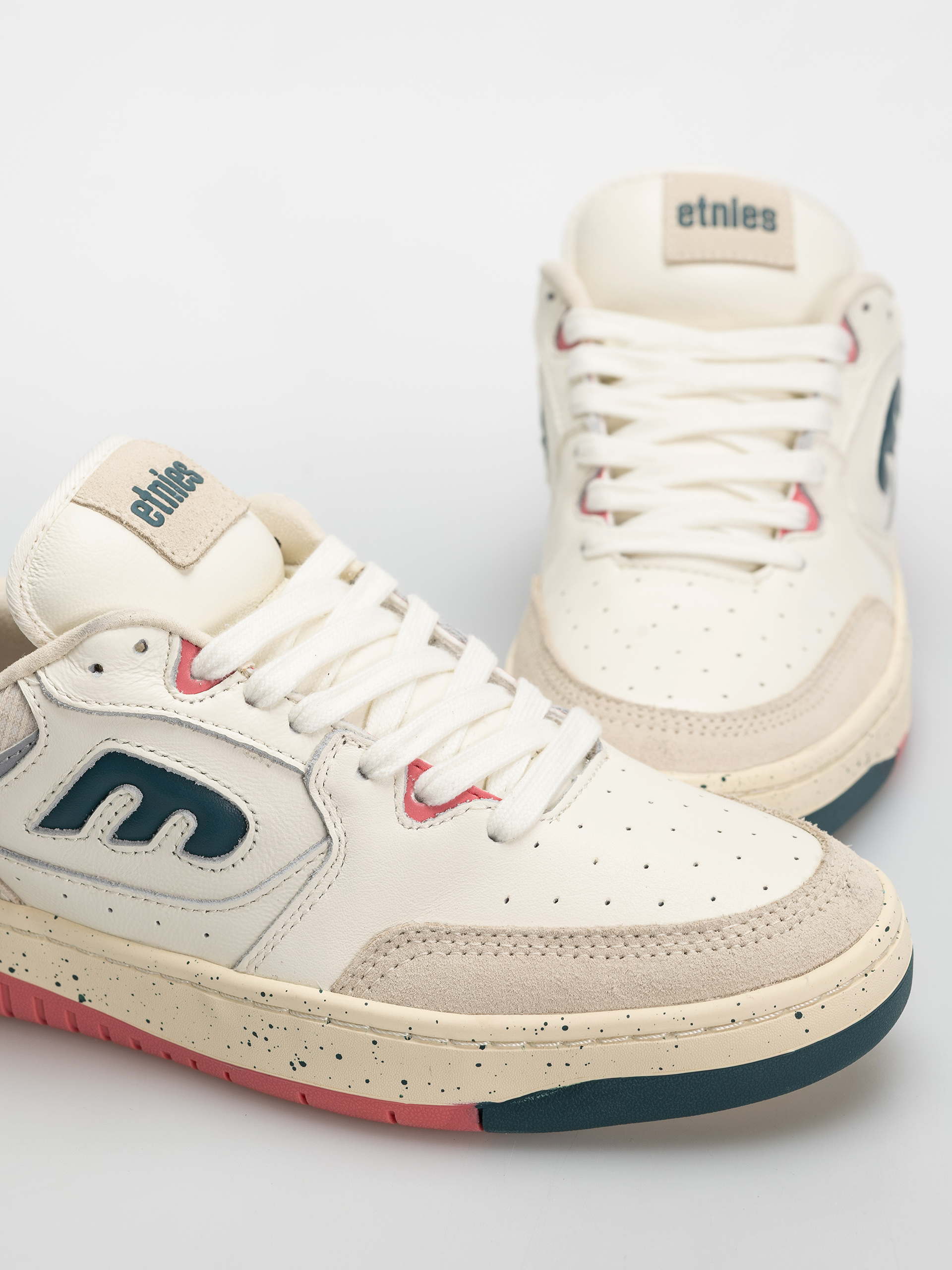 Etnies Schuhe Loot (white/pink blue)