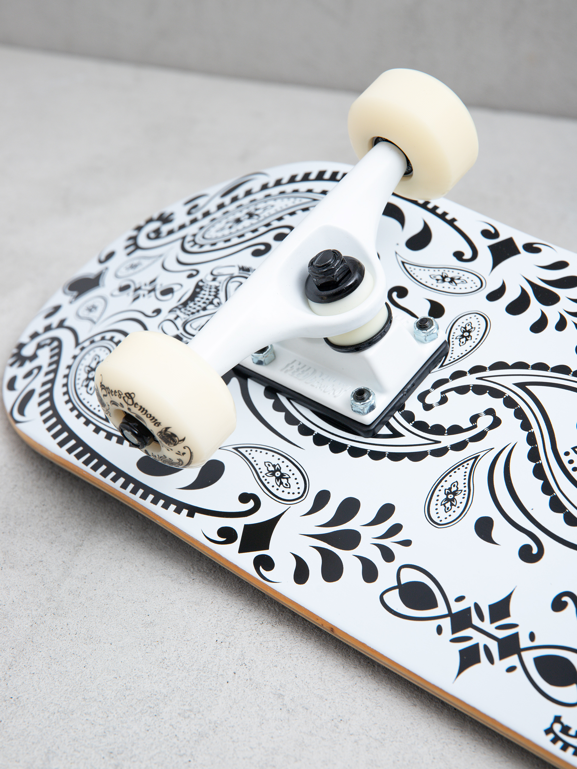 Speed Demons Bandana Skateboard (black/white)
