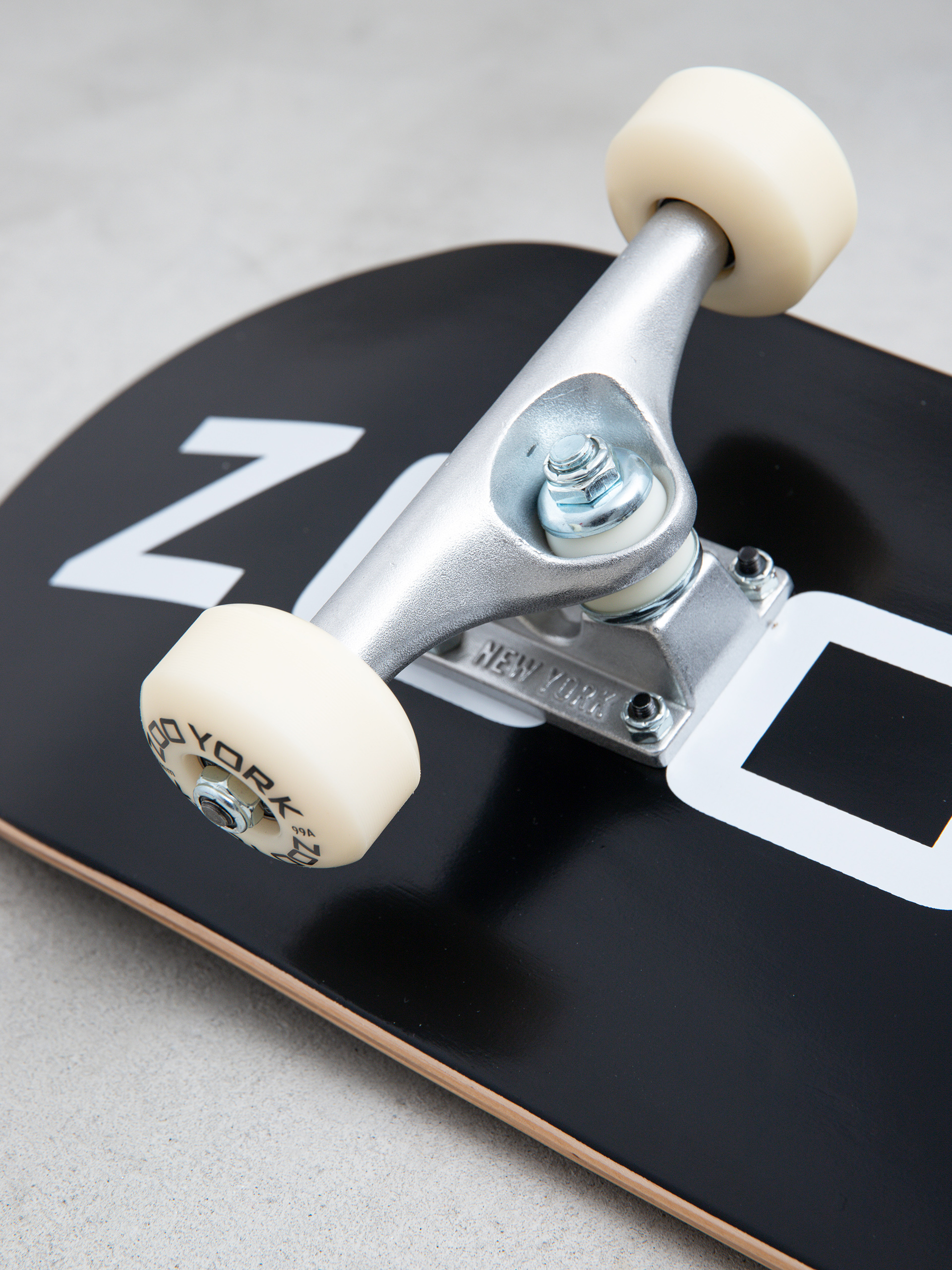 Zoo York Skateboard OG 95 Logo Block (black/white)