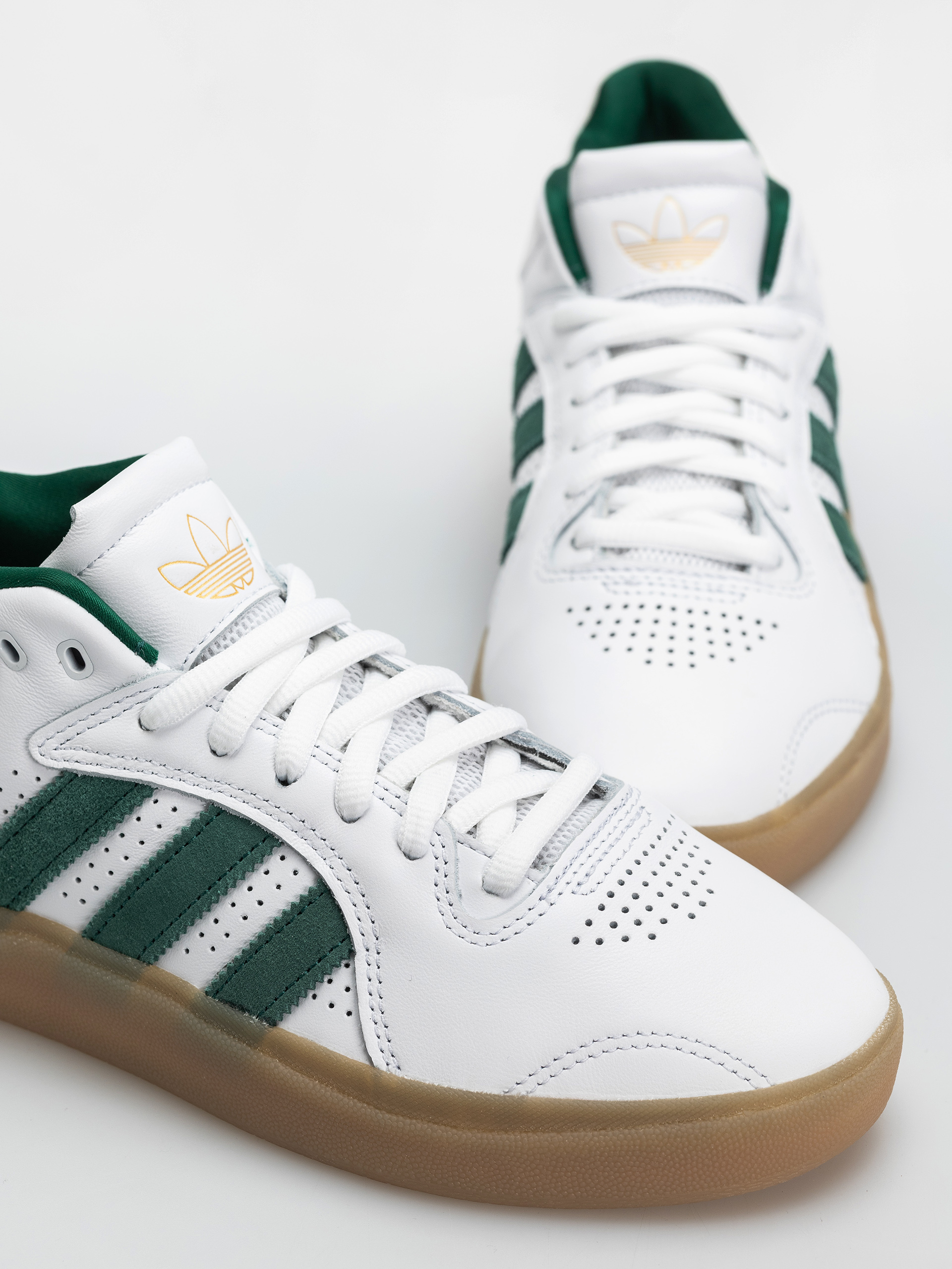 adidas Tyshawn Schuhe (ftwwht/cgreen/gum4)